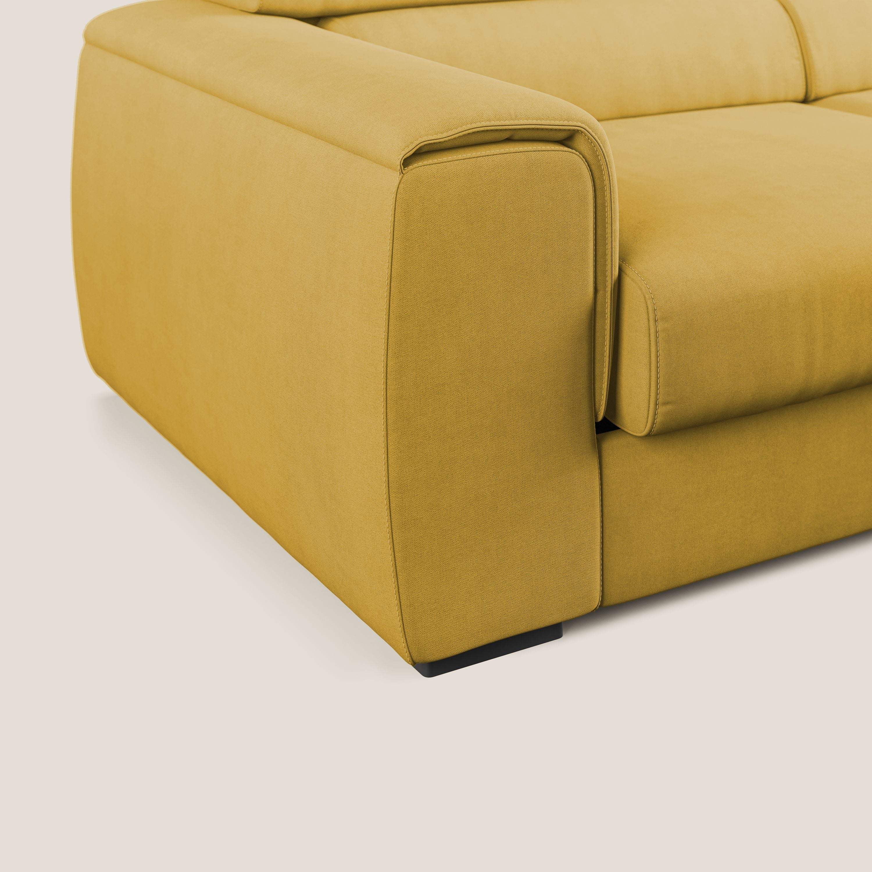 Zeno Divano angolare con pouf estraibile poggiapiedi in tessuto morbido impermeabile T02 giallo - divani.store