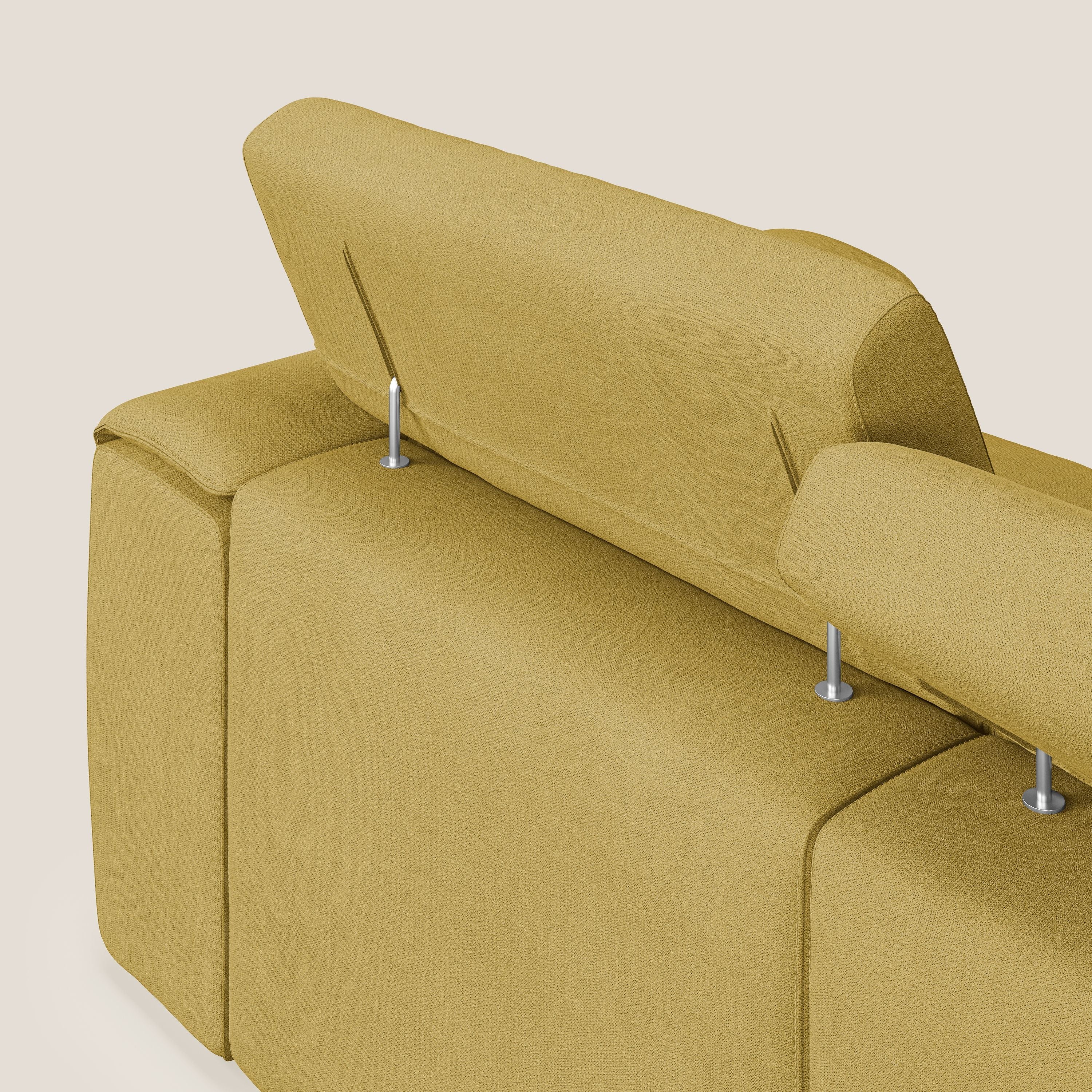 Zeno Divano con pouf estraibile poggiapiedi a 3 sedute in tessuto morbido impermeabile T02 giallo - divani.store