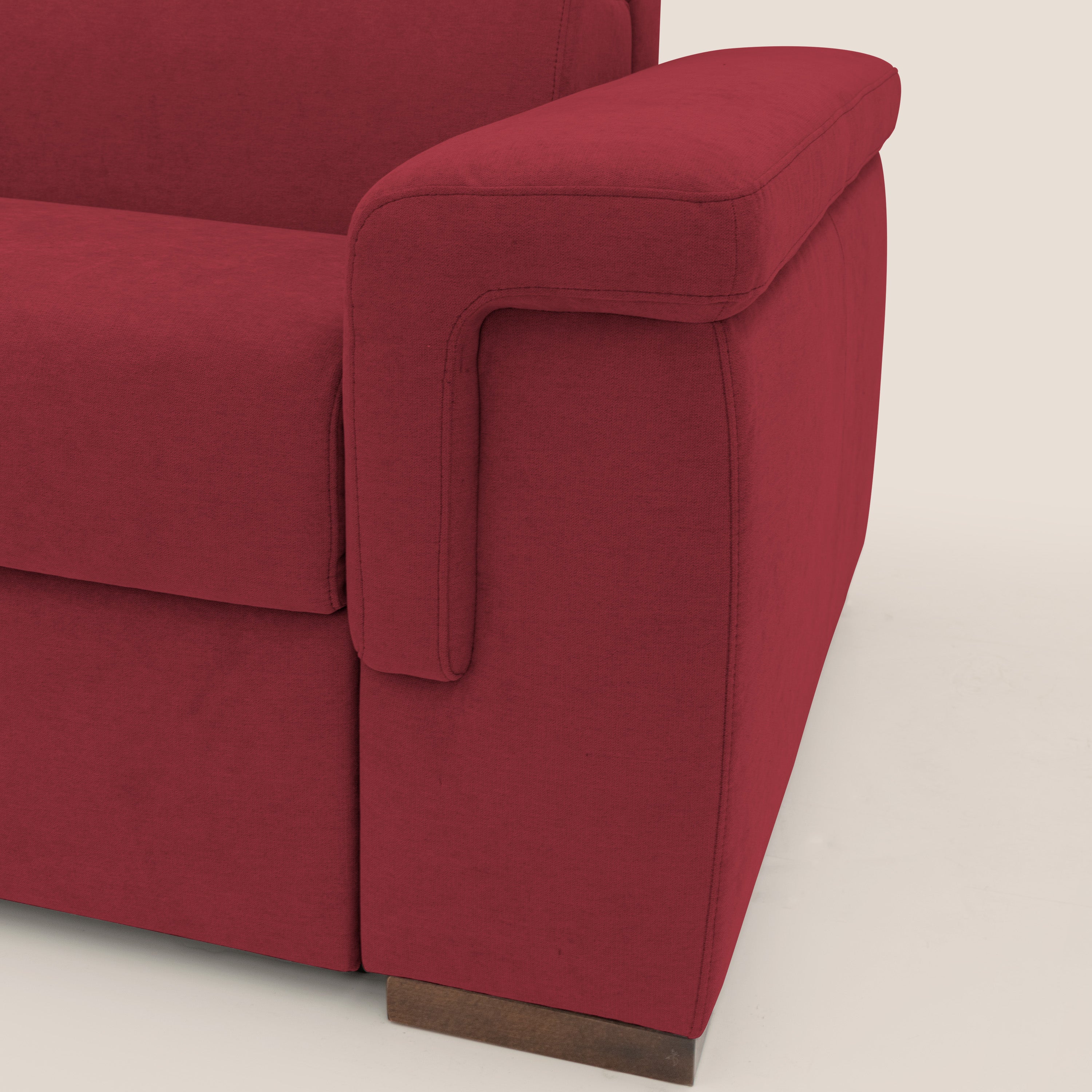 Giunone divano letto con materasso alto 18 cm e poggiatesta reclinabili in tessuto impermeabile T02 rosso - divani.store