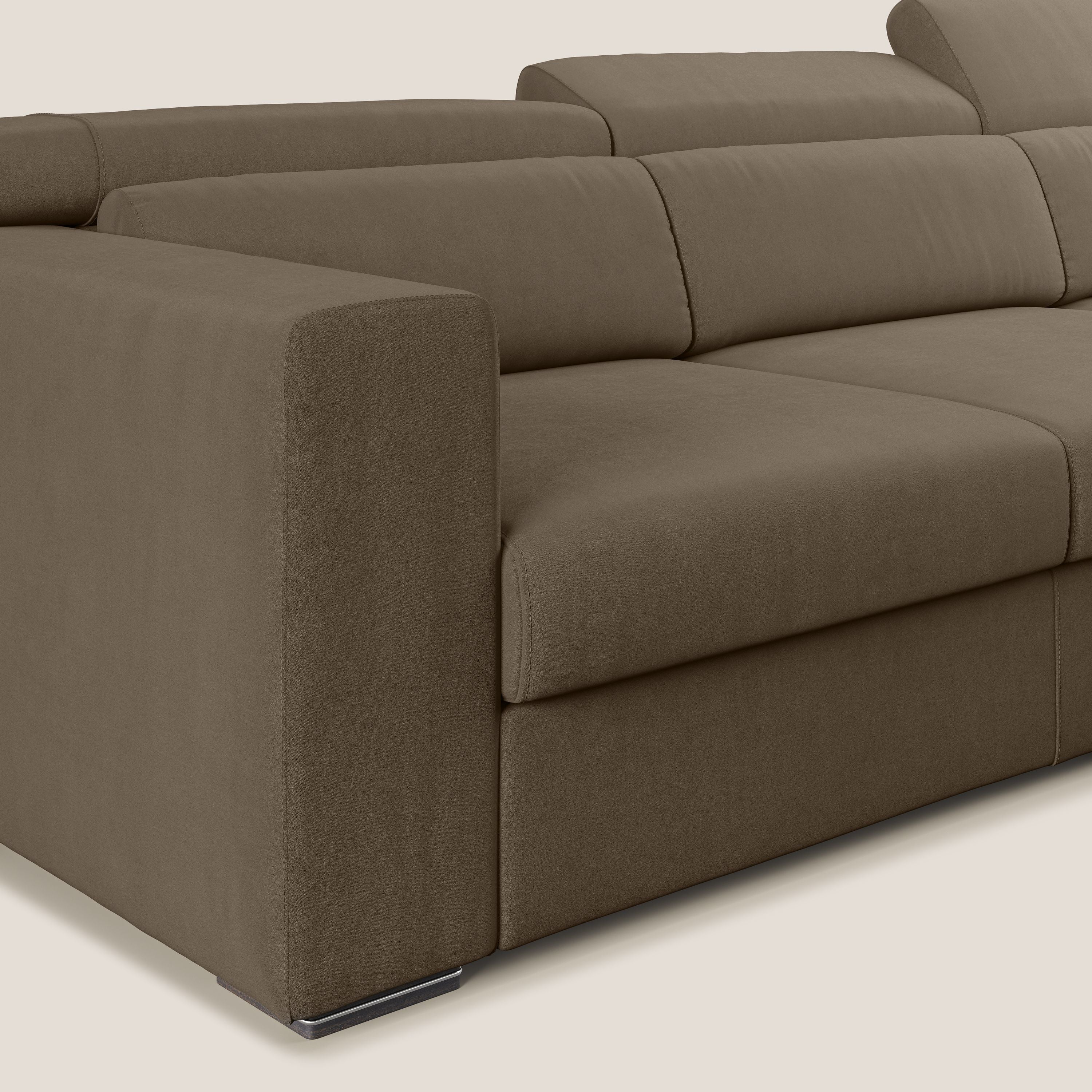 Vegas divano angolare con poggiatesta reclinabili in microfibra impermeabile T11 marrone - divani.store