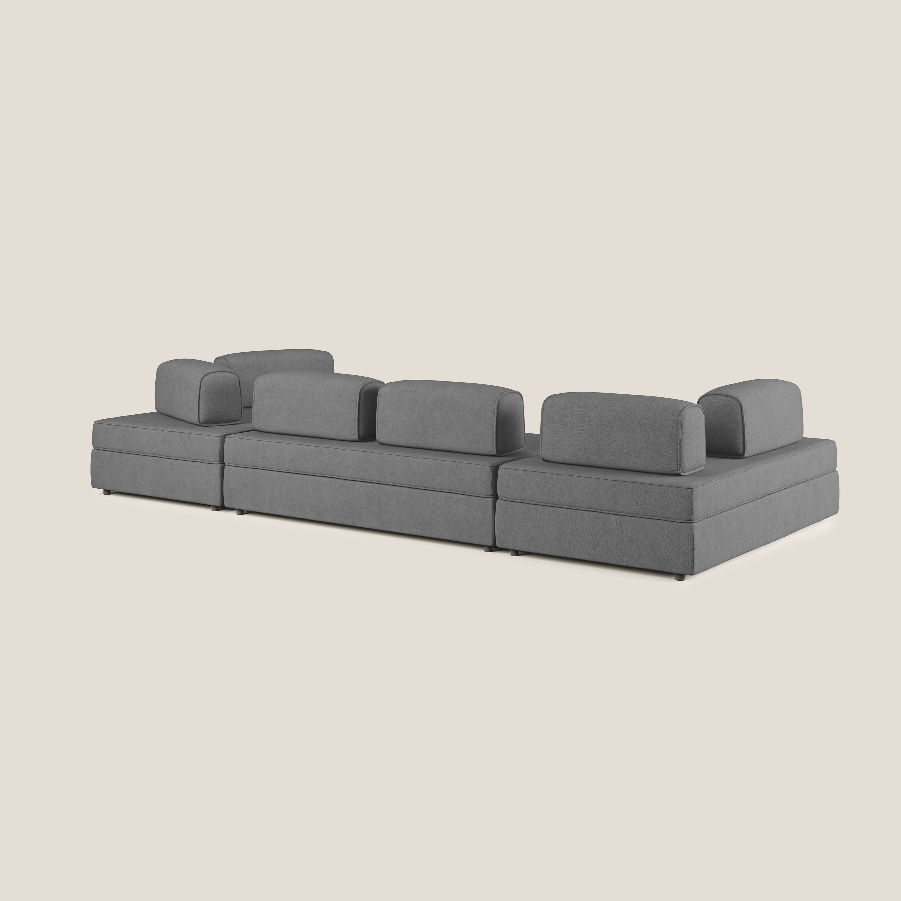 Liberty divano panoramico con pouf estraibile e schienali movibili in tessuto morbido impermeabile T02 grigio - divani.store