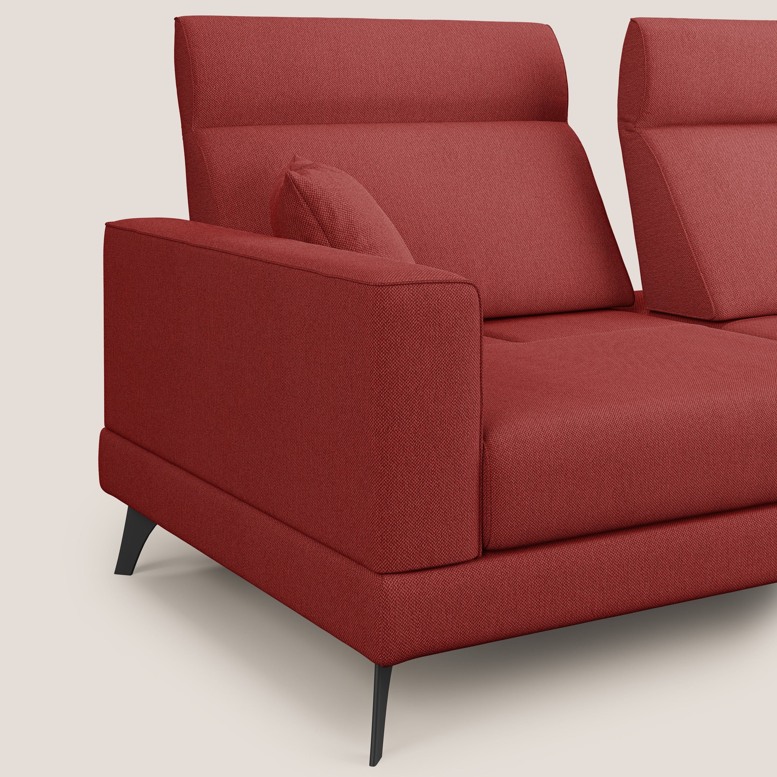 Slide Divano angolare con schienali traslanti e poggiatesta regolabili in tessuto smacchiabile T05 rosso - divani.store