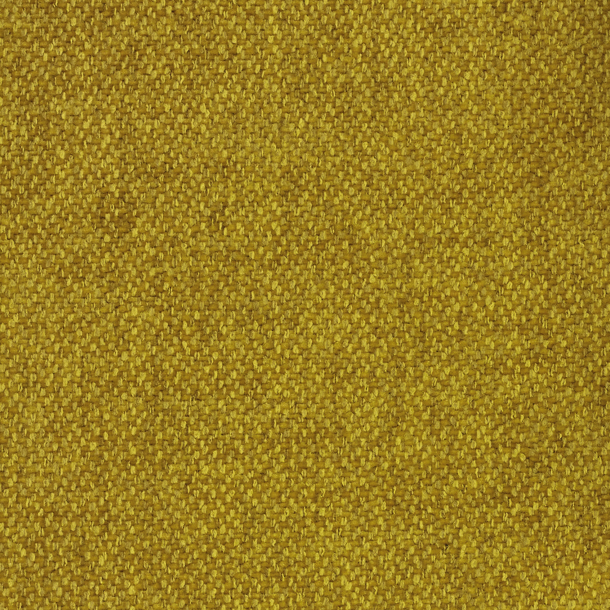 Primo piano del divano Donatello di Divani.Store in tessuto smacchiabile T23 giallo sole: la sua trama ruvida e strutturata crea un motivo a griglia, offrendo un aspetto tattile e caldo, giallo oro, perfetto per gli interni italiani moderni.