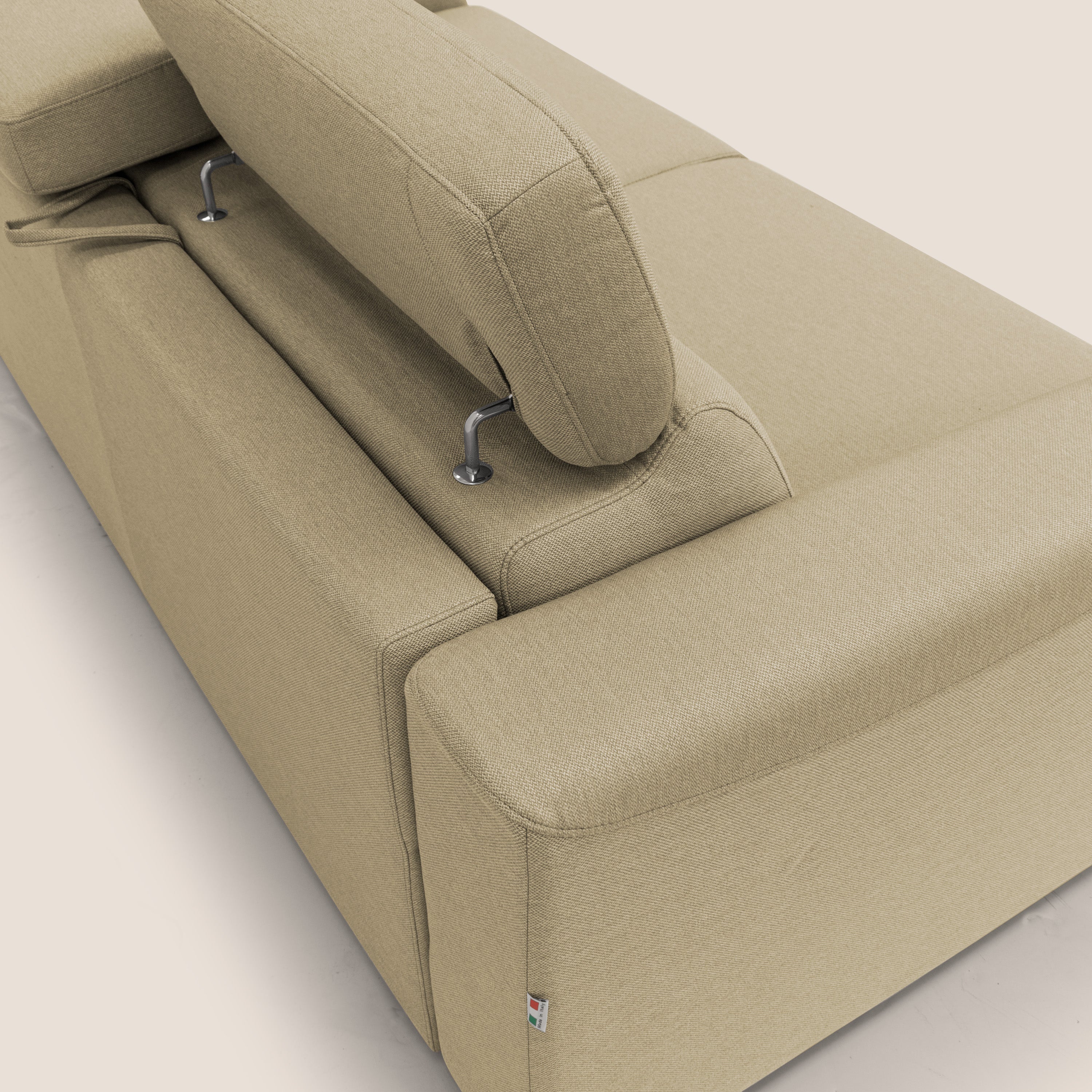 Poseidon Schlafsofa mit elektrischem Relaxmechanismus aus wasserfestem, abwaschbarem Stoff T05 kamel