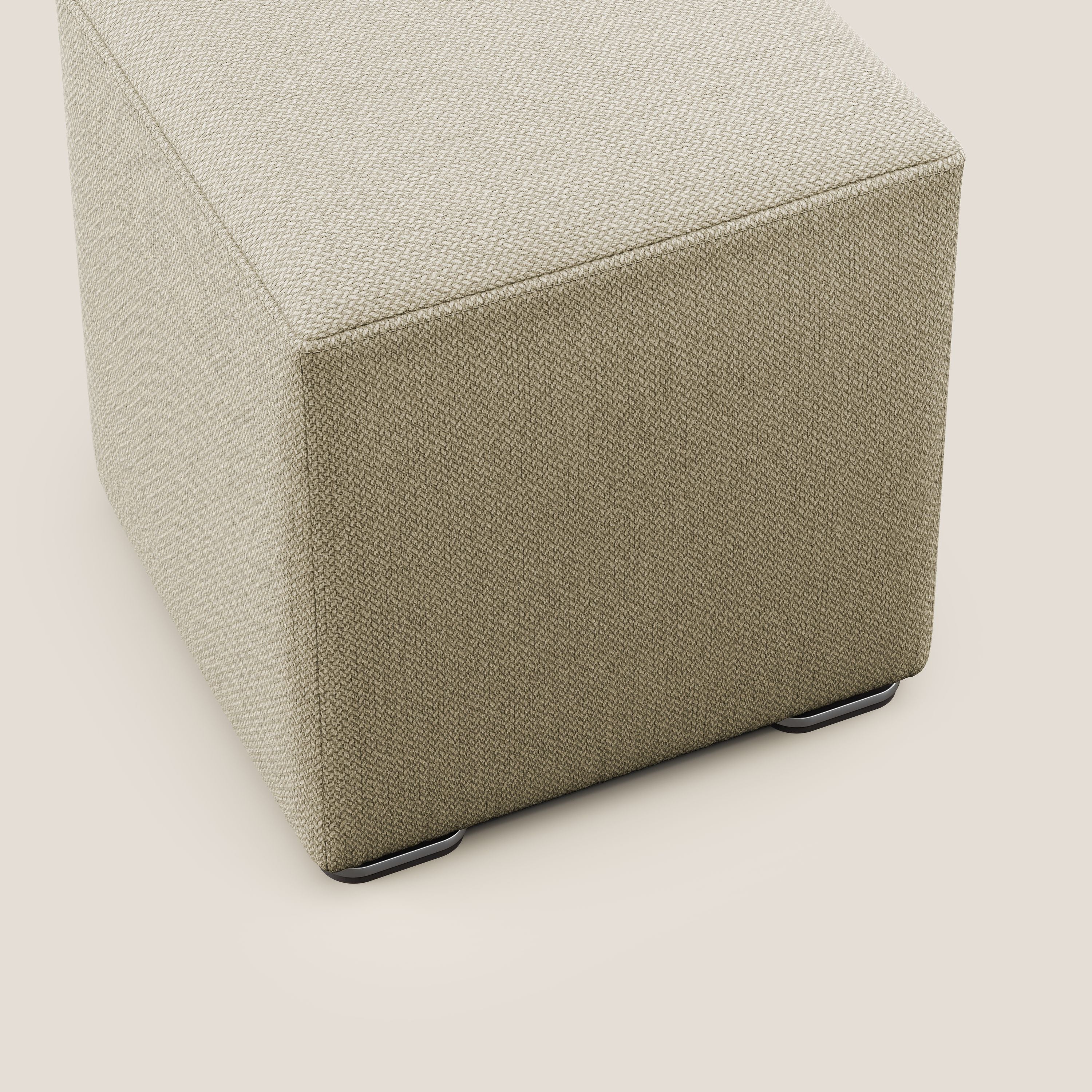 Cube pouf in tessuto morbido smacchiabile T05 cammello - divani.store