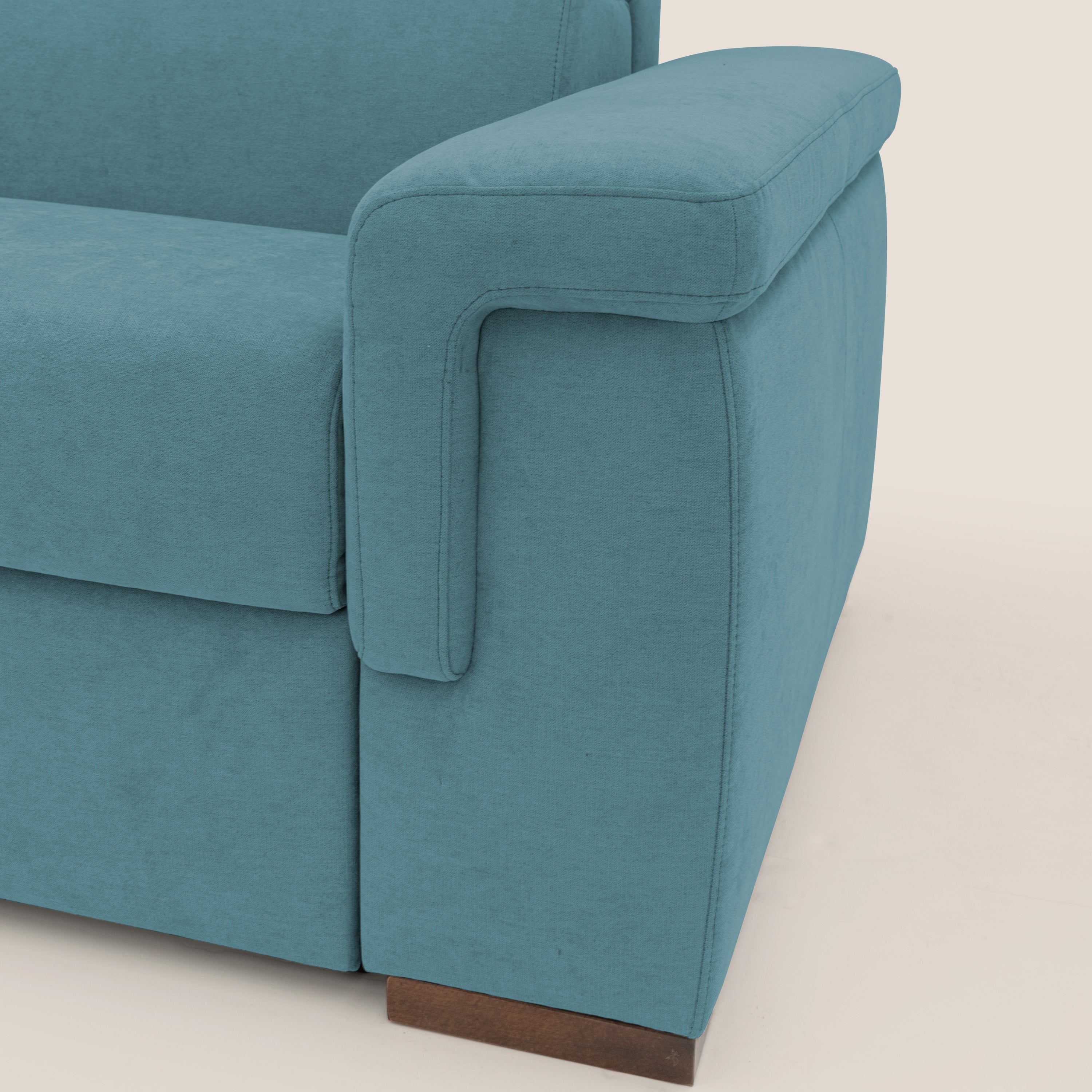 Giunone divano letto con materasso alto 18 cm e poggiatesta reclinabili in tessuto impermeabile T02 azzurro - divani.store