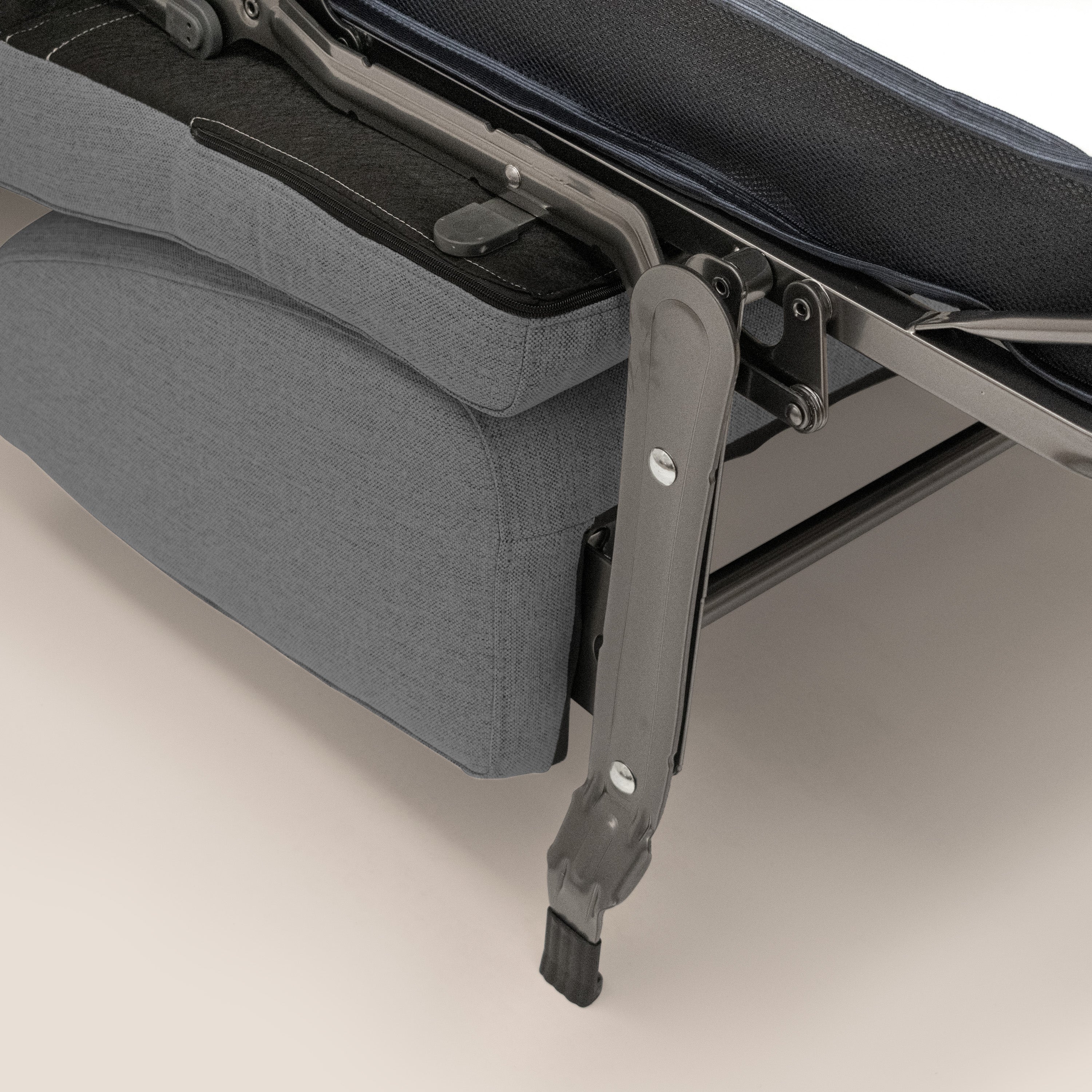 Scarlet Schlafsofa aus wasserfestem Baumwollmischgewebe T19 anthrazit