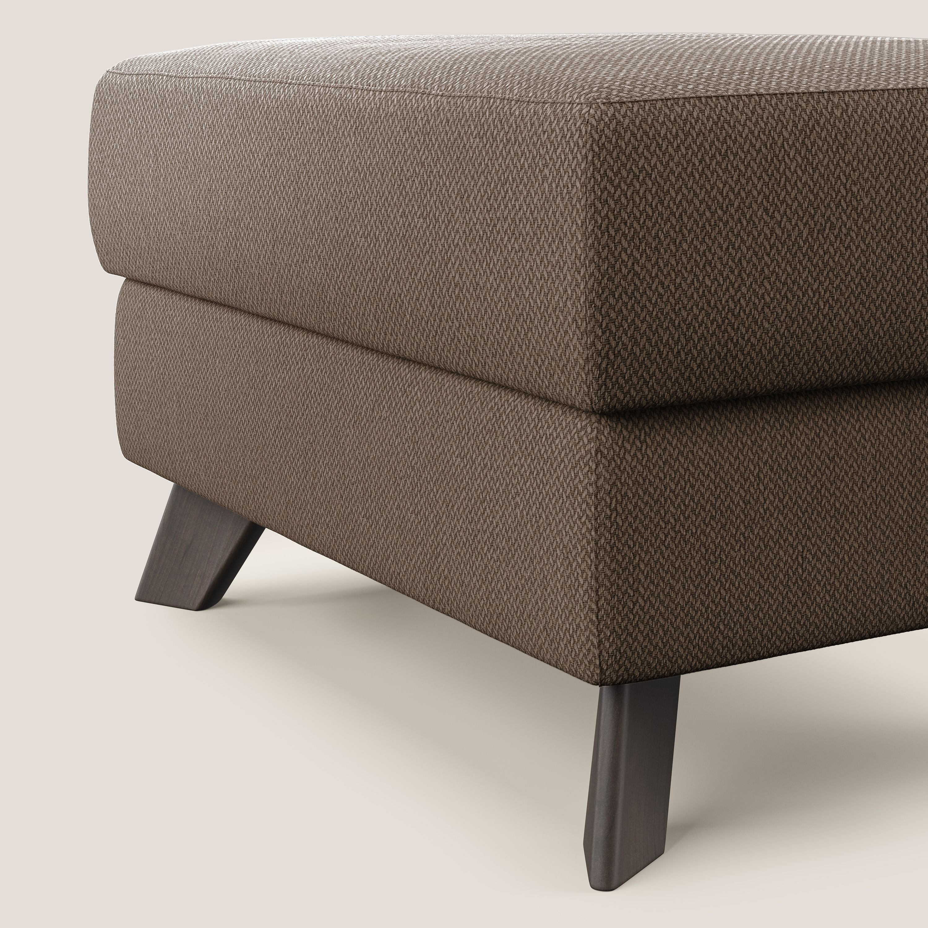 Moon Pouf contenitore e piedini alti in tessuto smacchiabile con acqua T05 marrone - divani.store