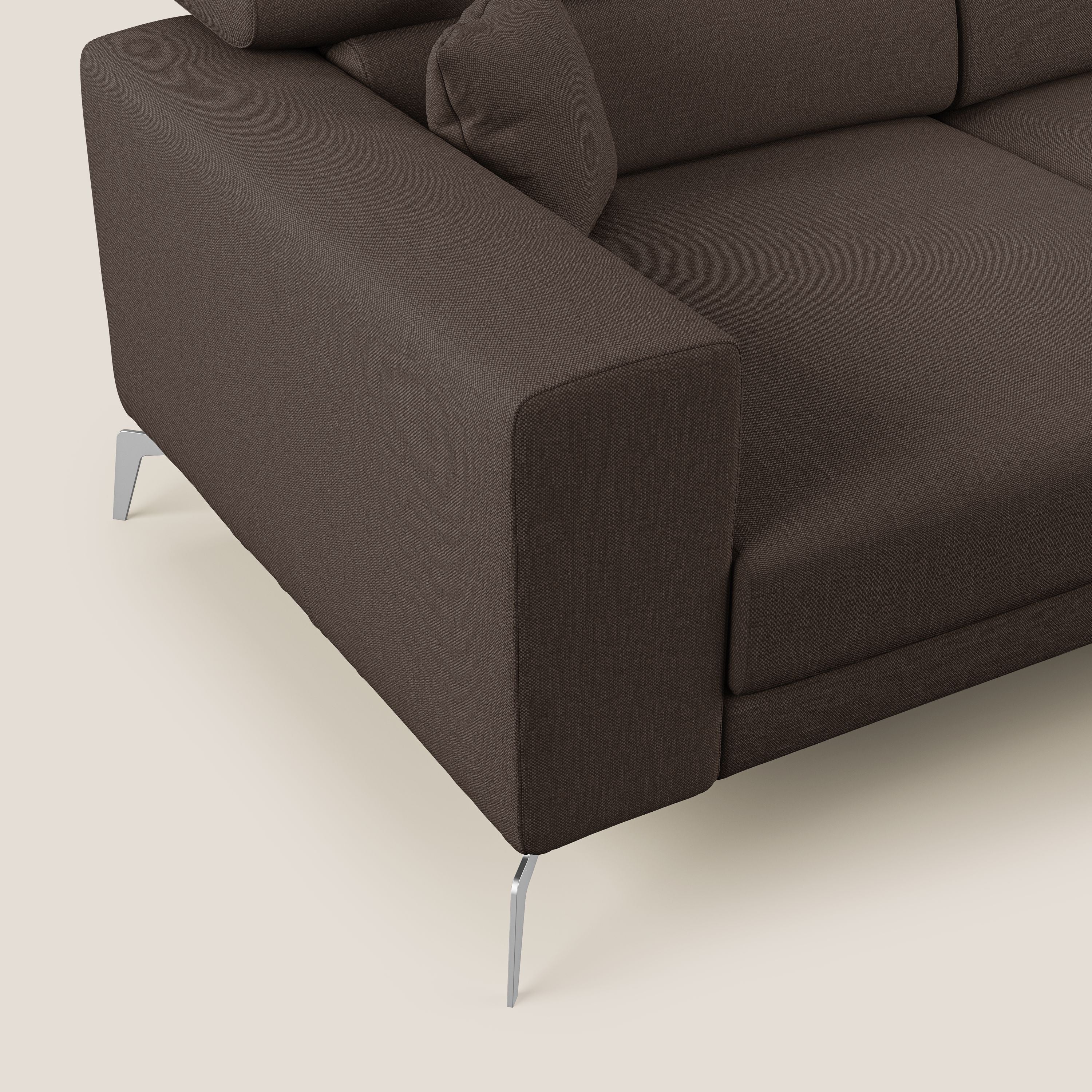 Blade Divano moderno angolare con poggiatesta reclinabili in tessuto impermeabile simil-cotone T13 marrone - divani.store