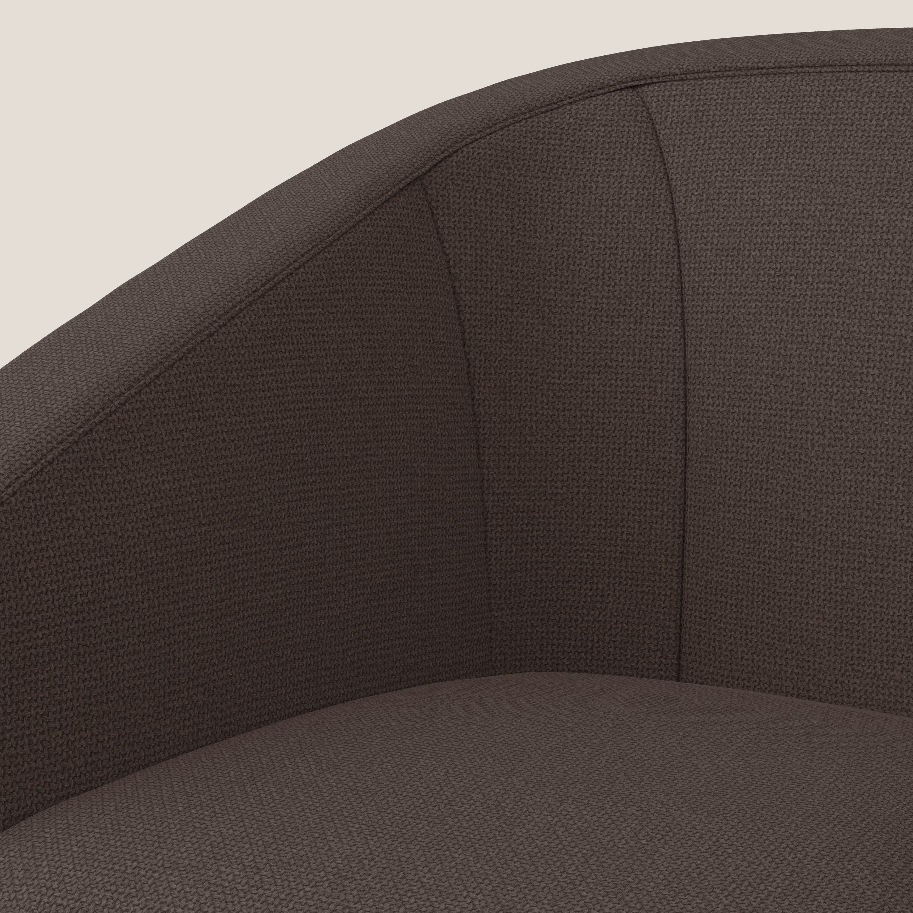 Cloe Poltroncina in tessuto smacchiabile con acqua QuickClean T08 marrone - divani.store