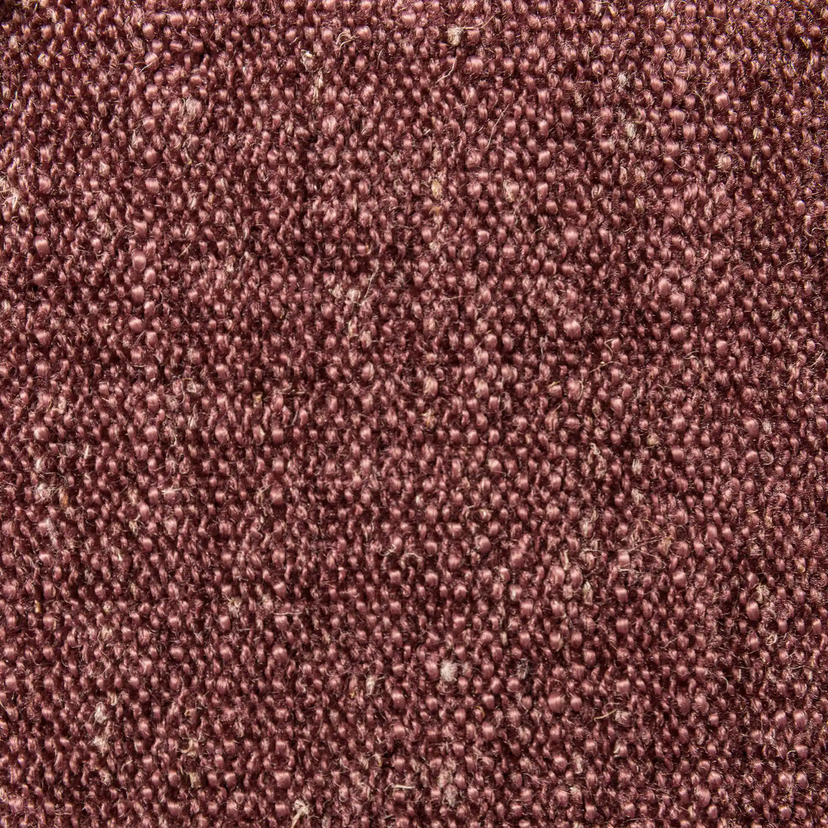 Un primo piano del tessuto color bordeaux intenso, dalla trama ruvida, utilizzato per la personalizzazione del modello T36 APOLLO, caratterizzato da un intricato motivo intrecciato di fili rosso scuro con sporadiche macchioline più chiare.