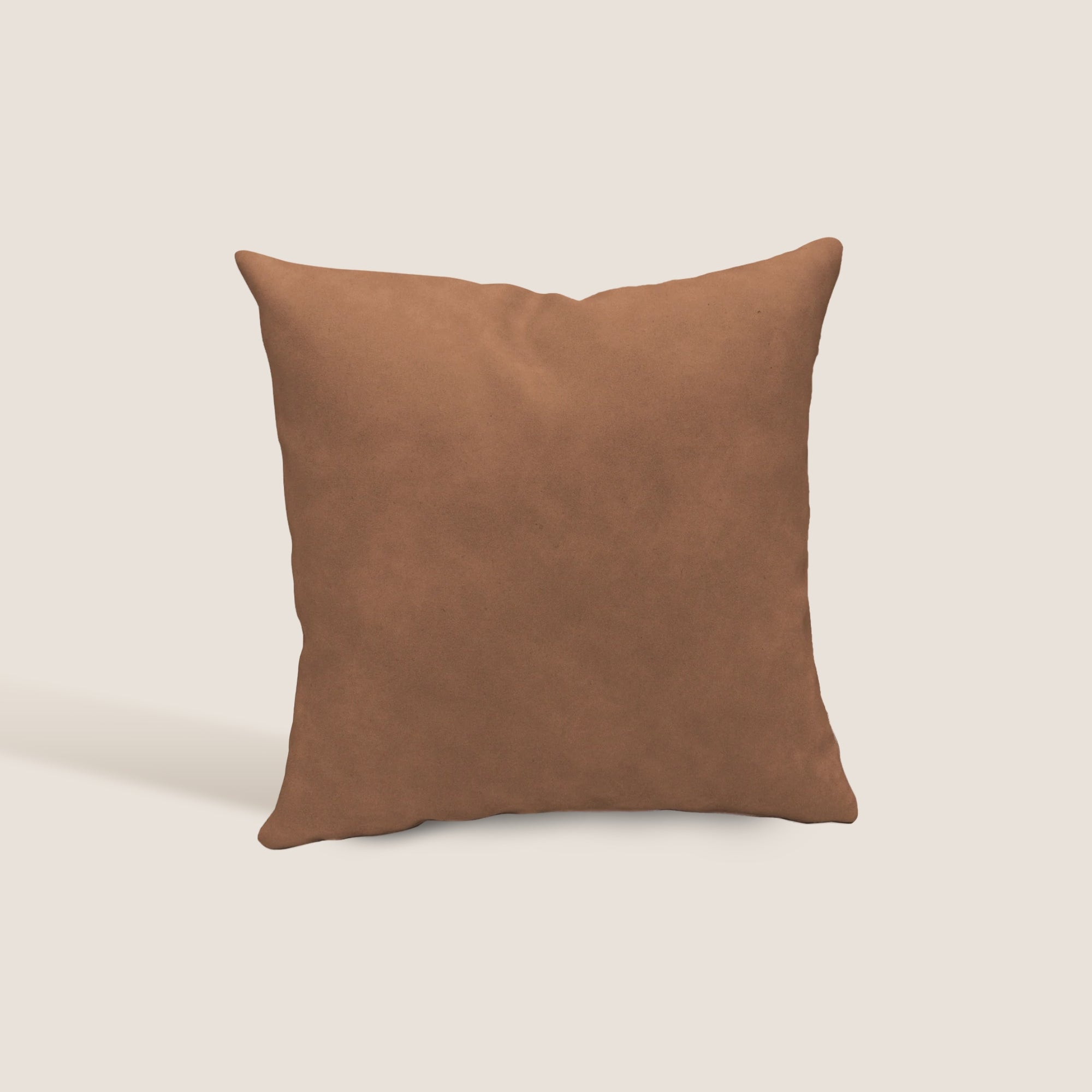 Atlanta cuscino quadrato disponibile in diversi colori realizzato in ecopelle primofiore cuoio - divani.store