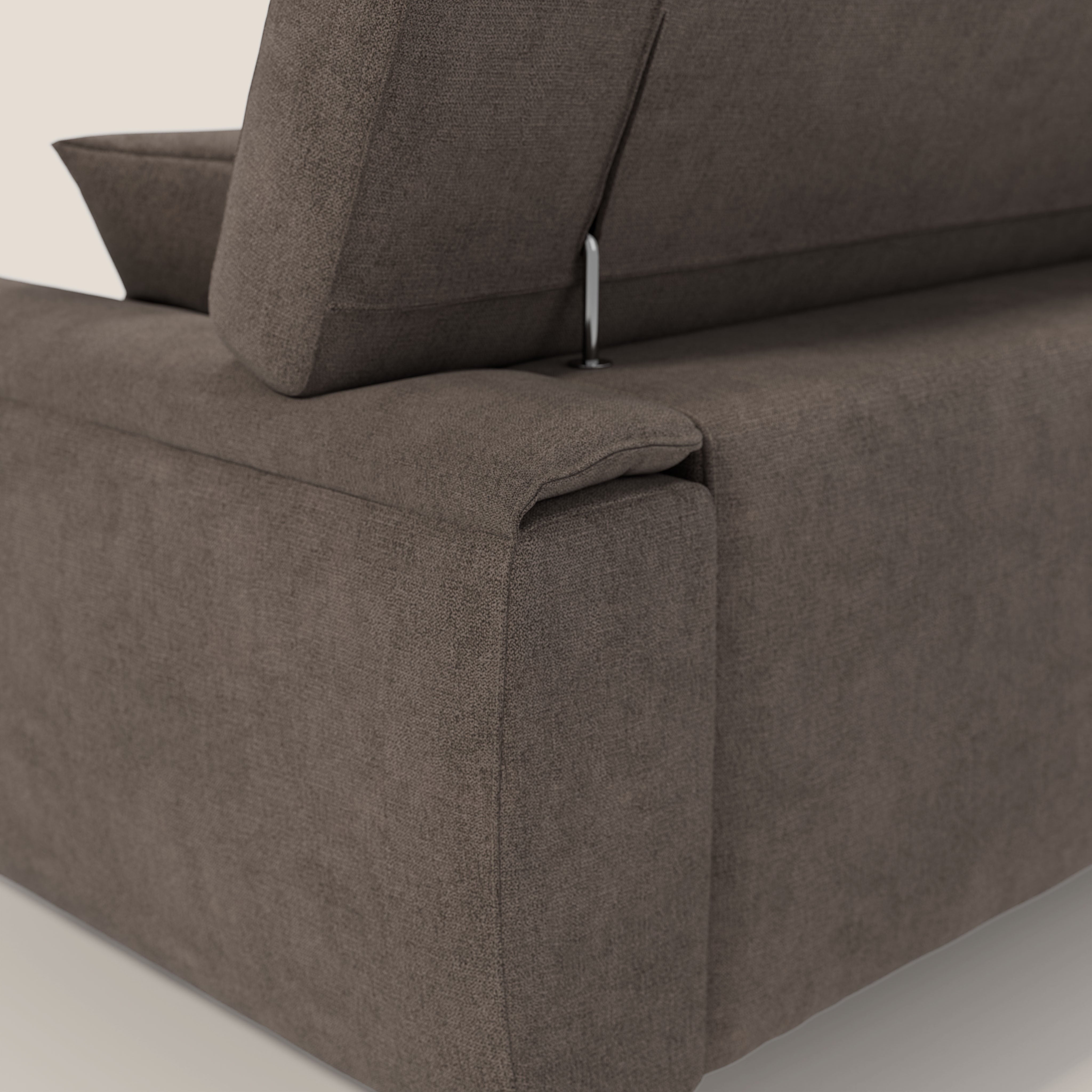 Caravaggio divano con sedute allungabili e poggiatesta reclinabili in tessuto impermeabile T02 marrone - divani.store