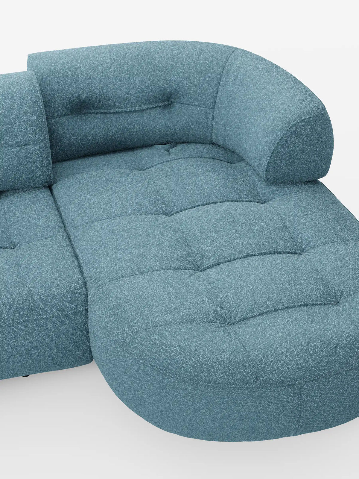 Il divano angolare Croissant, dal design a fagiolo e con schienali traslanti in morbido tessuto effetto cotone smacchiabile T33, è un divano componibile color verde acqua con chaise longue a forma di fagiolo, seduta trapuntata con motivo a griglia e schienali arrotondati.