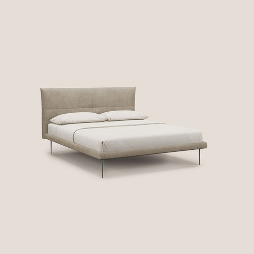 Akiko letto imbottito con piedi alti in metallo in tessuto impermeabile T02 beige - divani.store