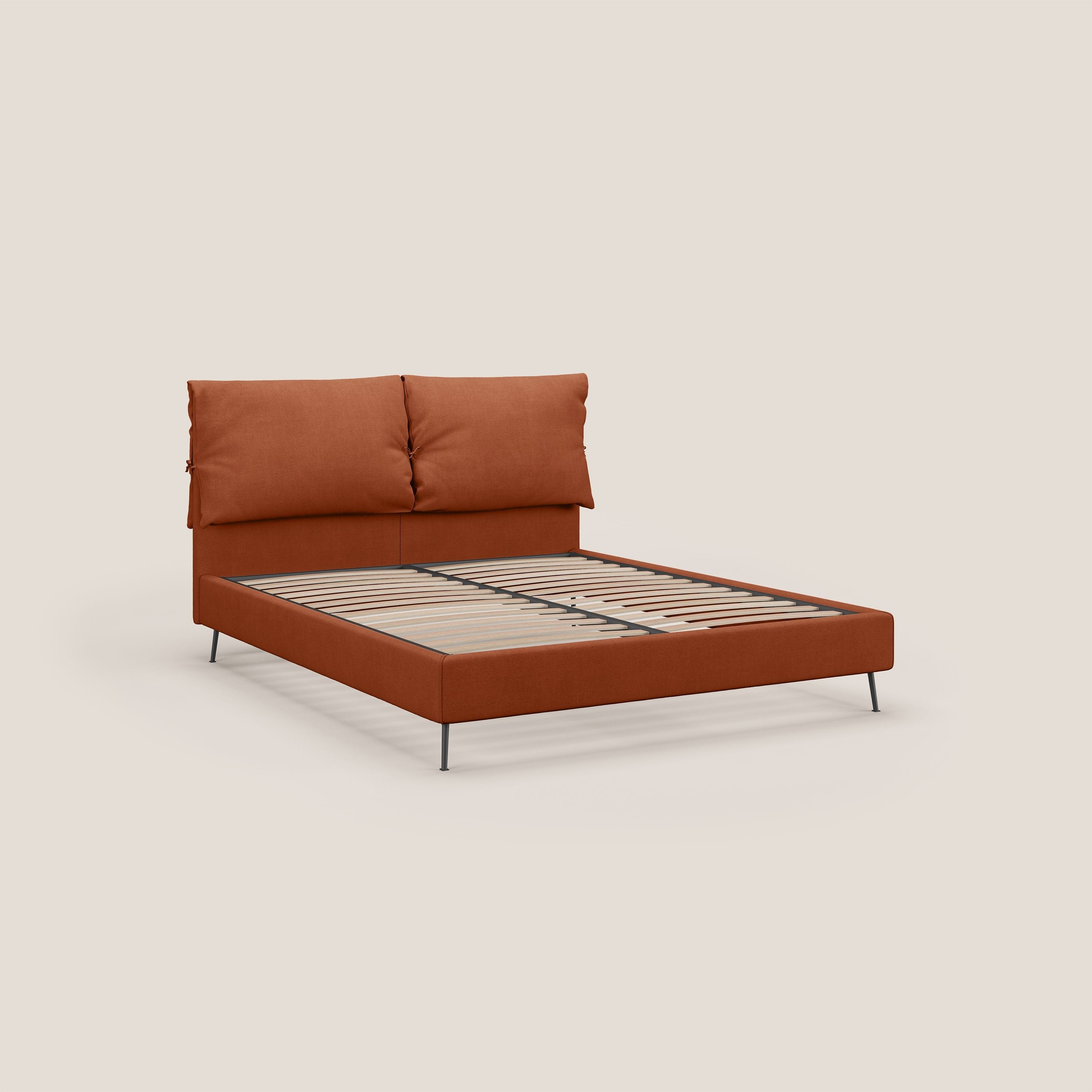 Artemisia letto imbottito con piedini alti sfoderabile in tessuto smacchiabile T17 arancio - divani.store