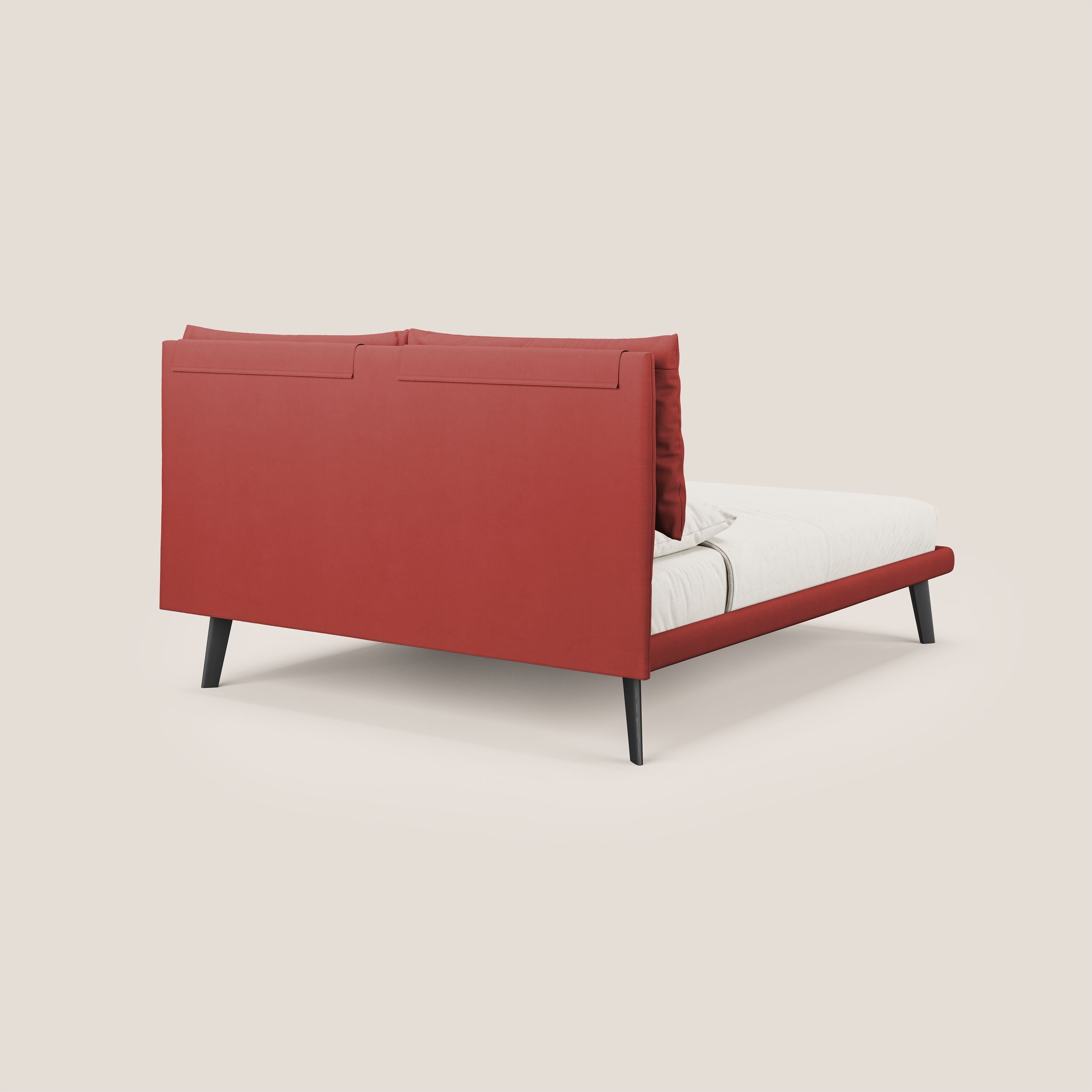 Astrid letto imbottito con piedi in legno in microfibra smacchiabile T11 rosso - divani.store
