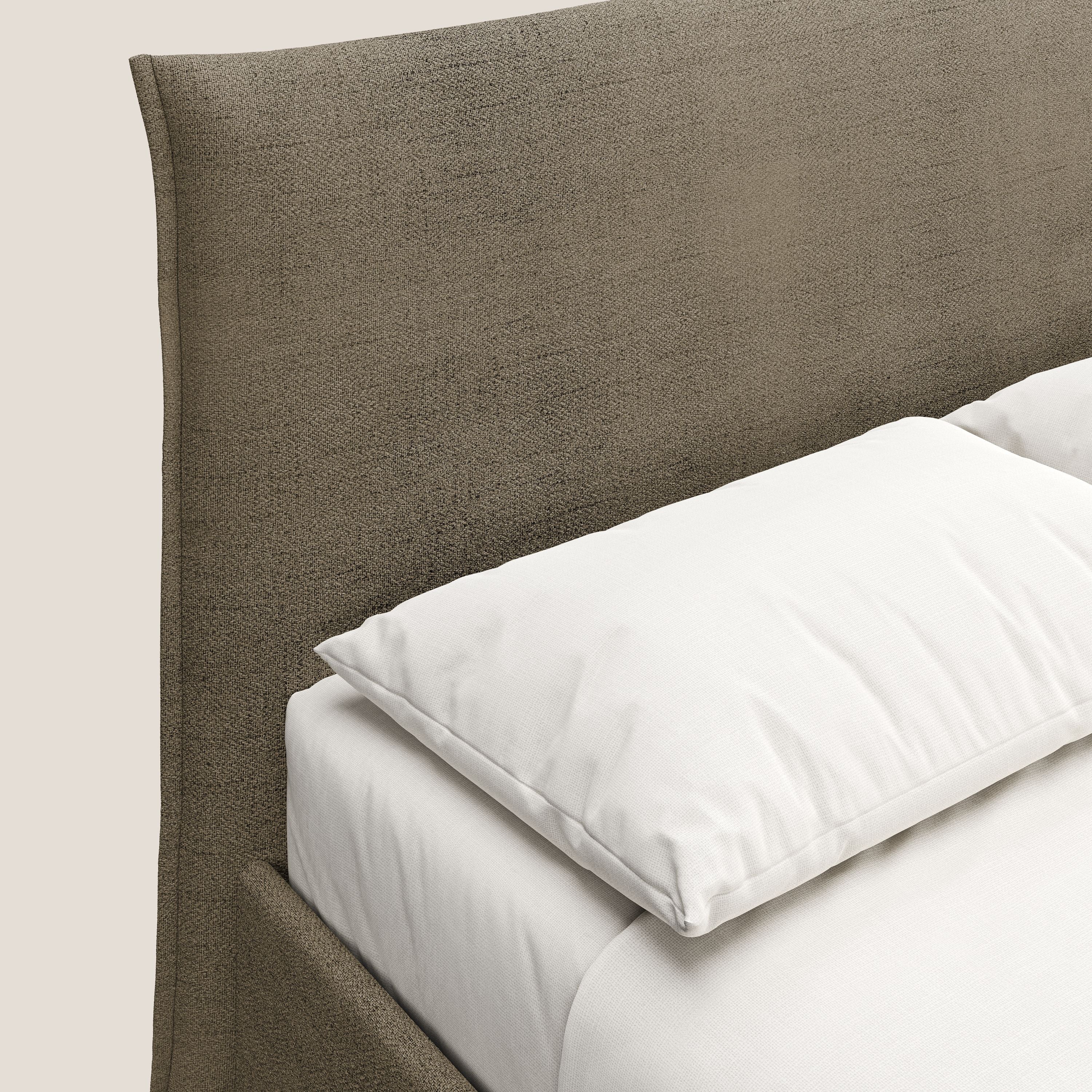 Audrey letto imbottito contenitore e sfoderabile in tessuto fiammato impermeabile T03 marrone - divani.store