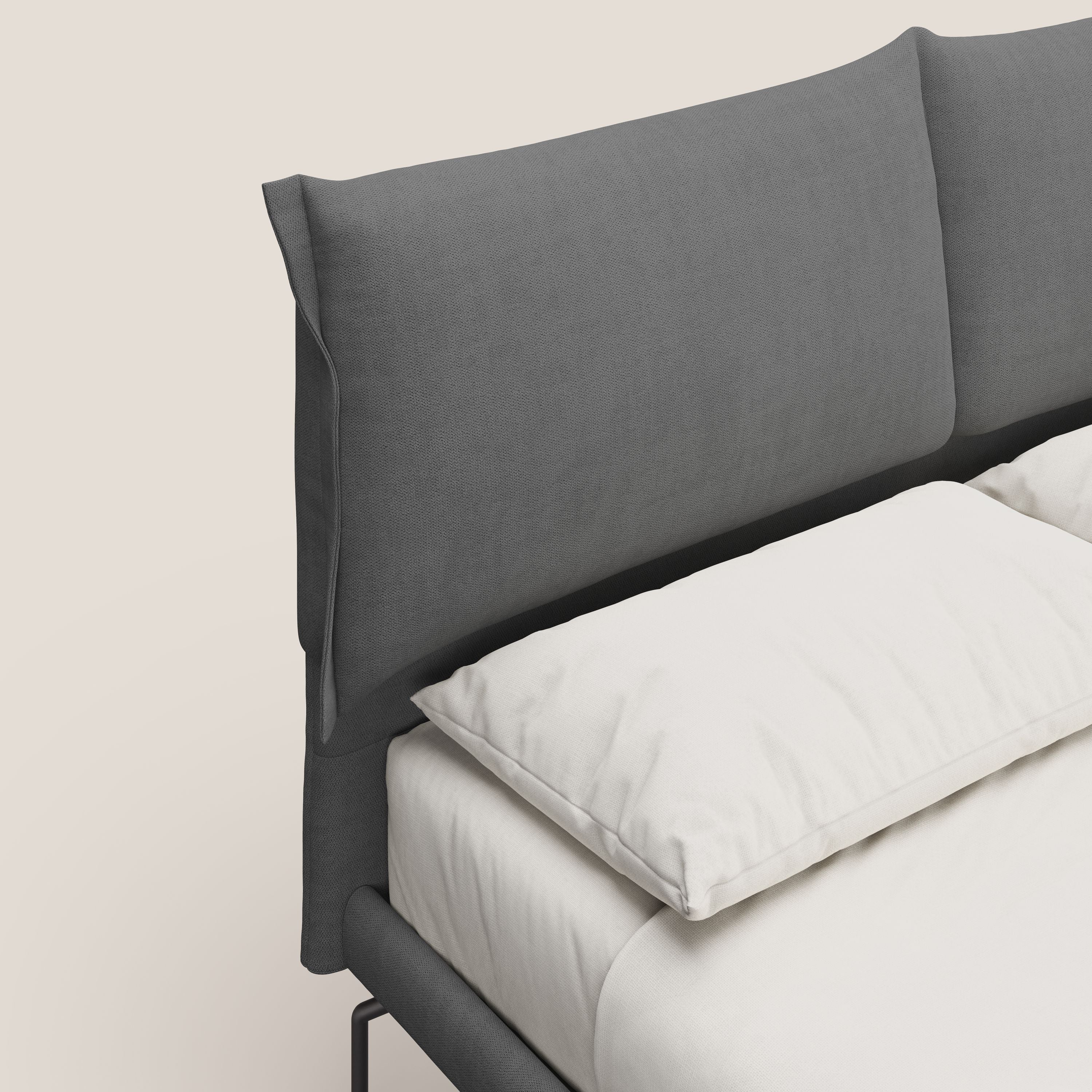Bice letto imbottito con cuscini e piedi alti in metallo in tessuto impermeabile T02 grigio - divani.store