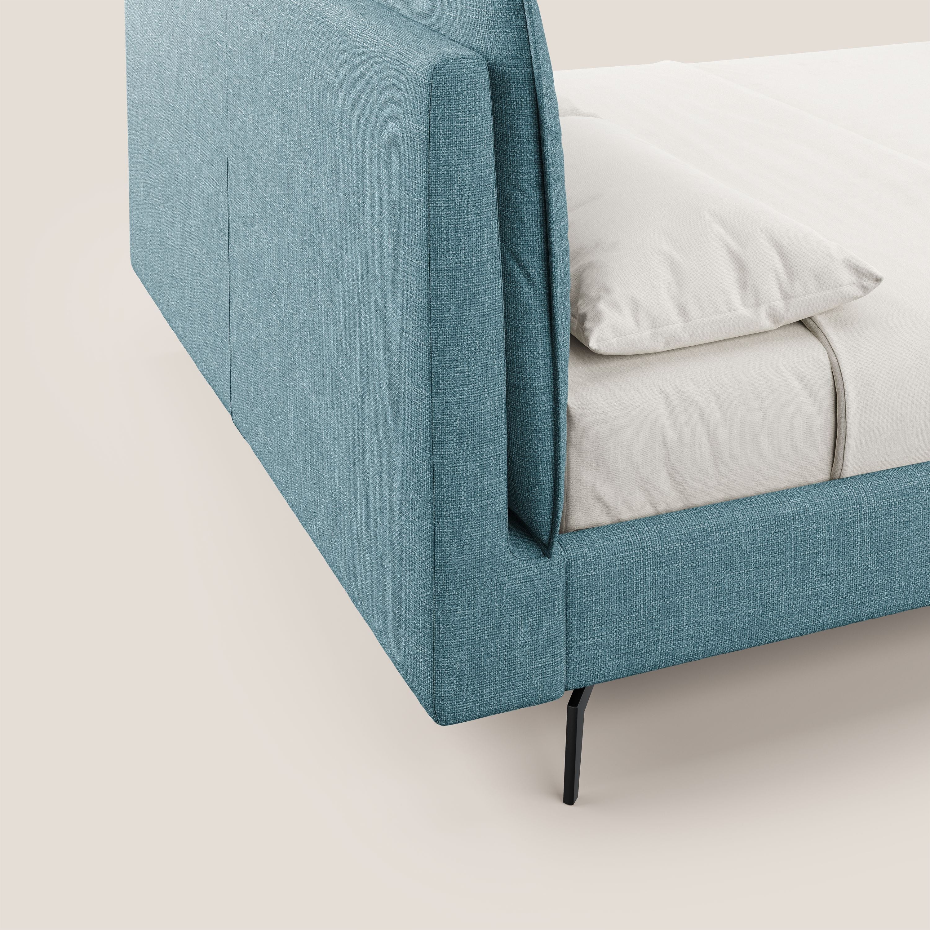 Cloe letto imbottito con piedi in metallo sfoderabile in tessuto fiammato impermeabile T06 azzurro - divani.store