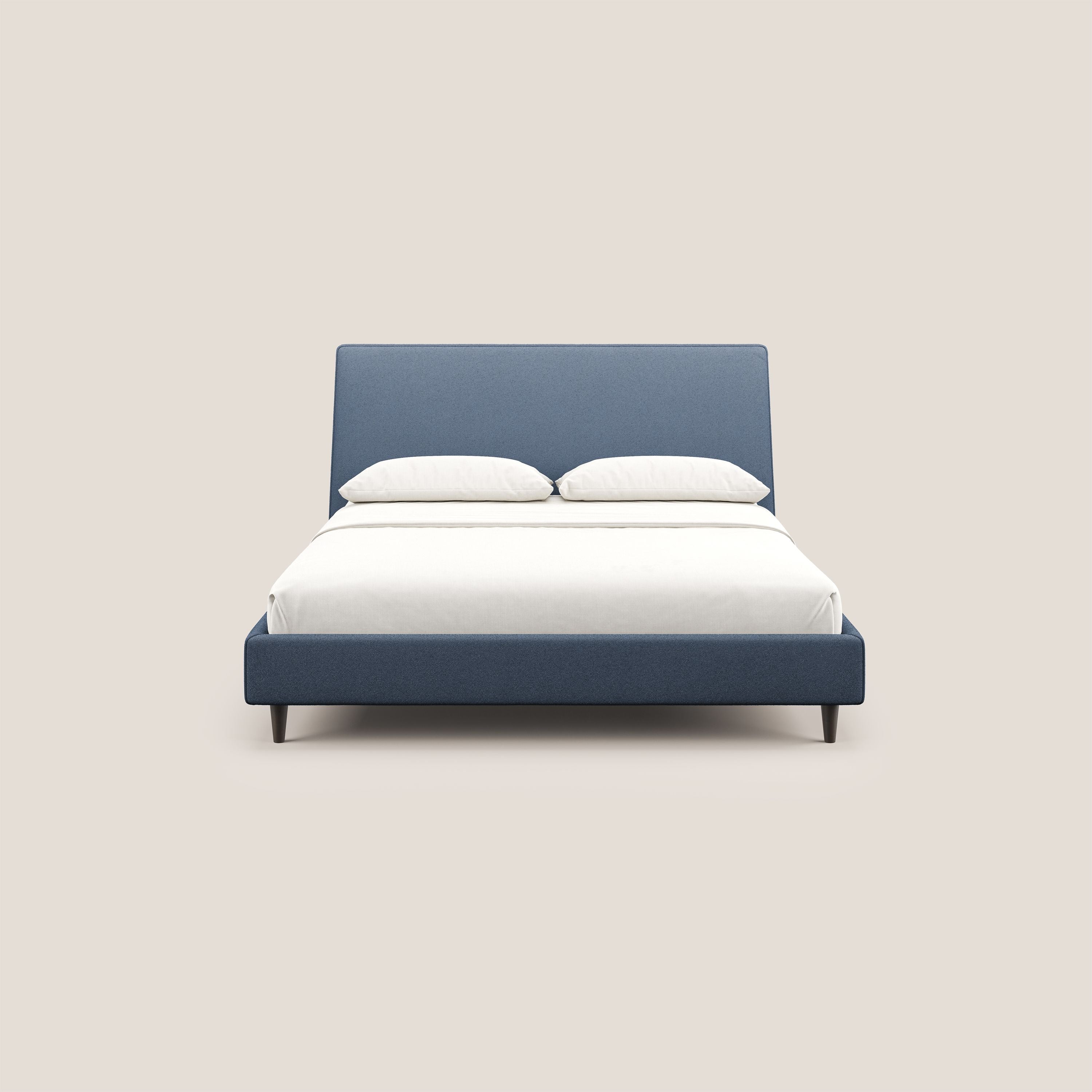 Dorotea letto imbottito con piedi in legno in morbido bouclé impermeabile T07 blu - divani.store