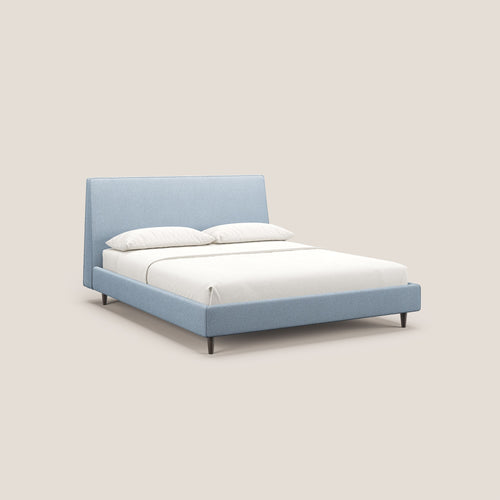 Dorotea letto imbottito con piedi in legno in morbido bouclé impermeabile T07 carta da zucchero - divani.store