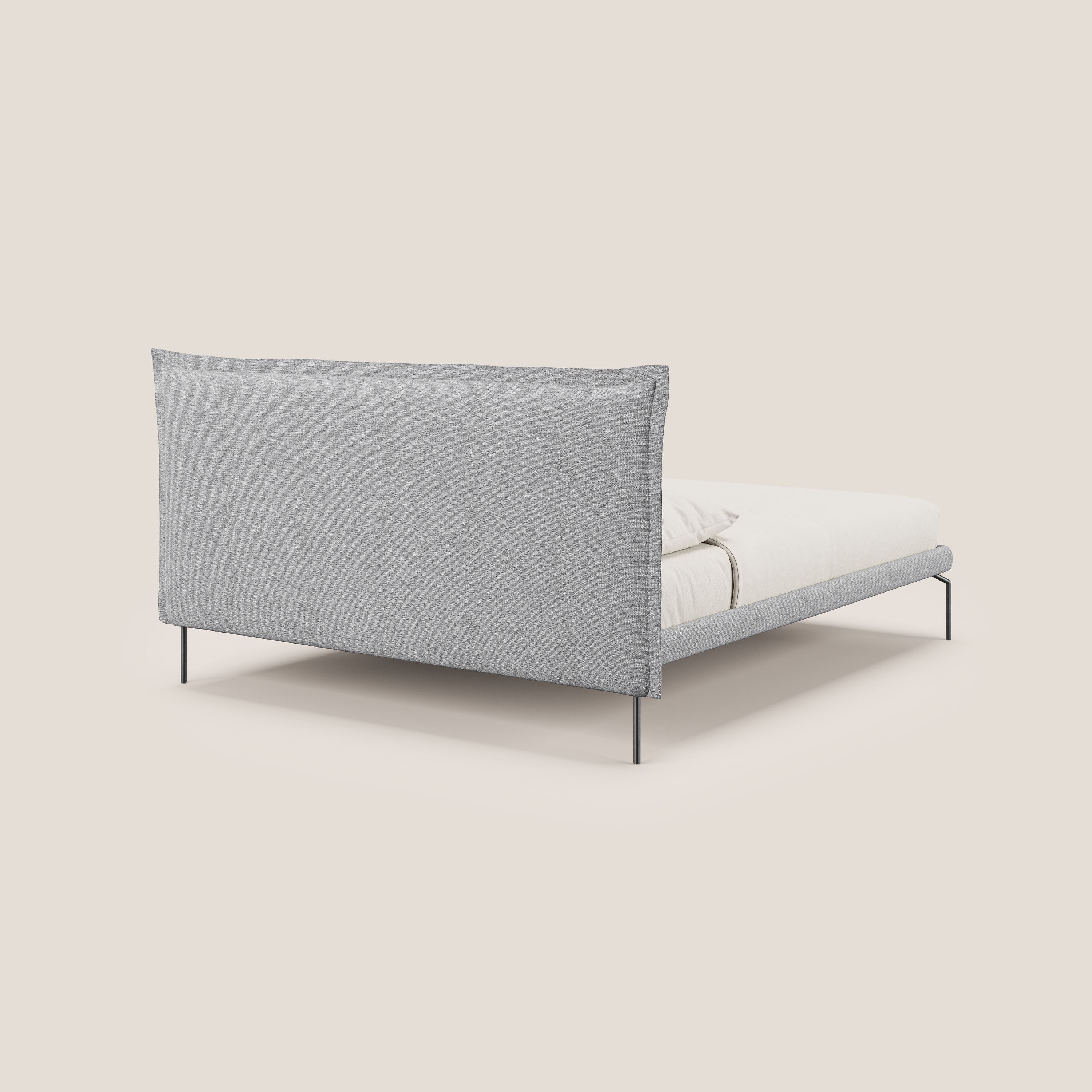 Eric letto imbottito design minimal in morbido tessuto impermeabile T14 grigio chiaro - divani.store