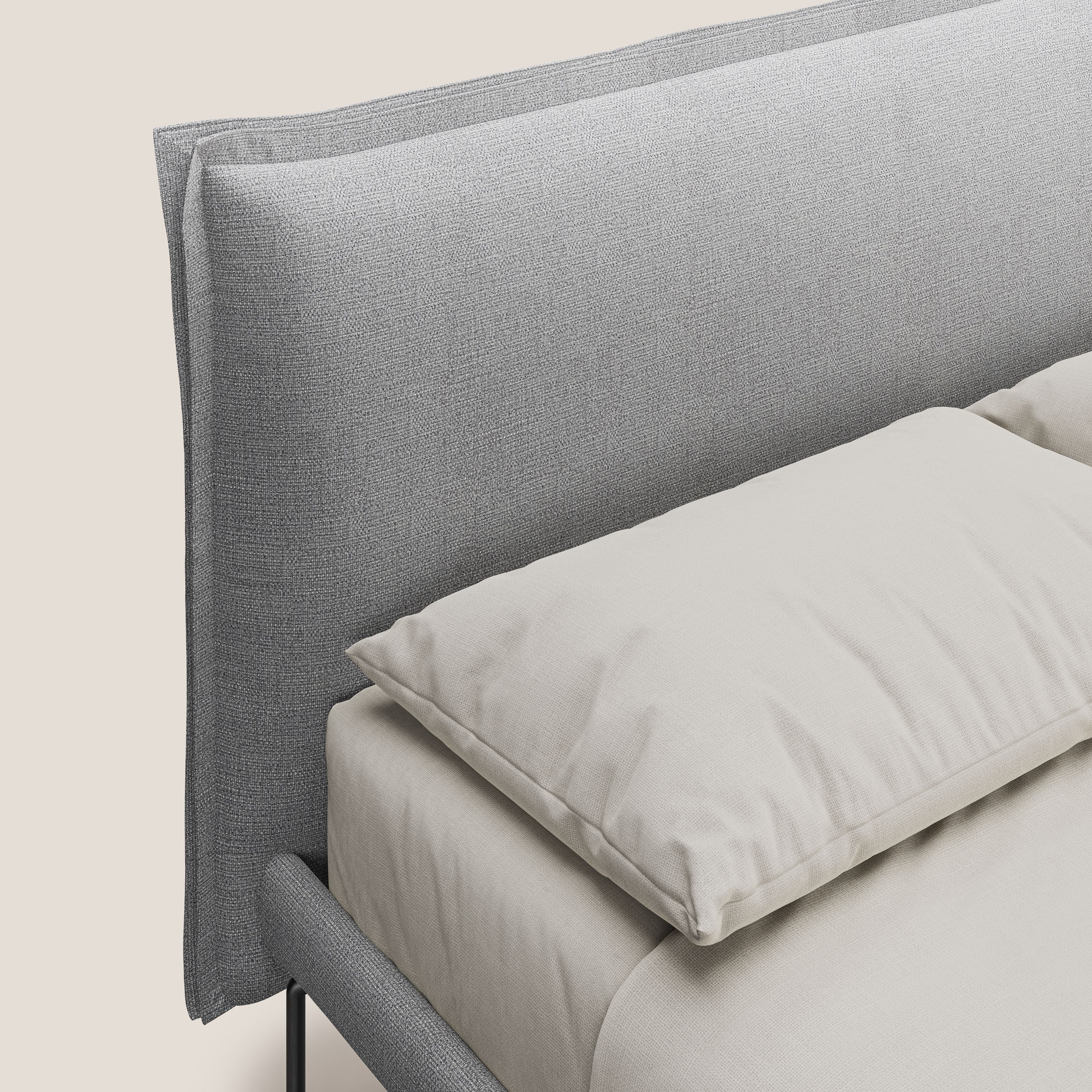 Eric letto imbottito design minimal in morbido tessuto impermeabile T14 grigio chiaro - divani.store