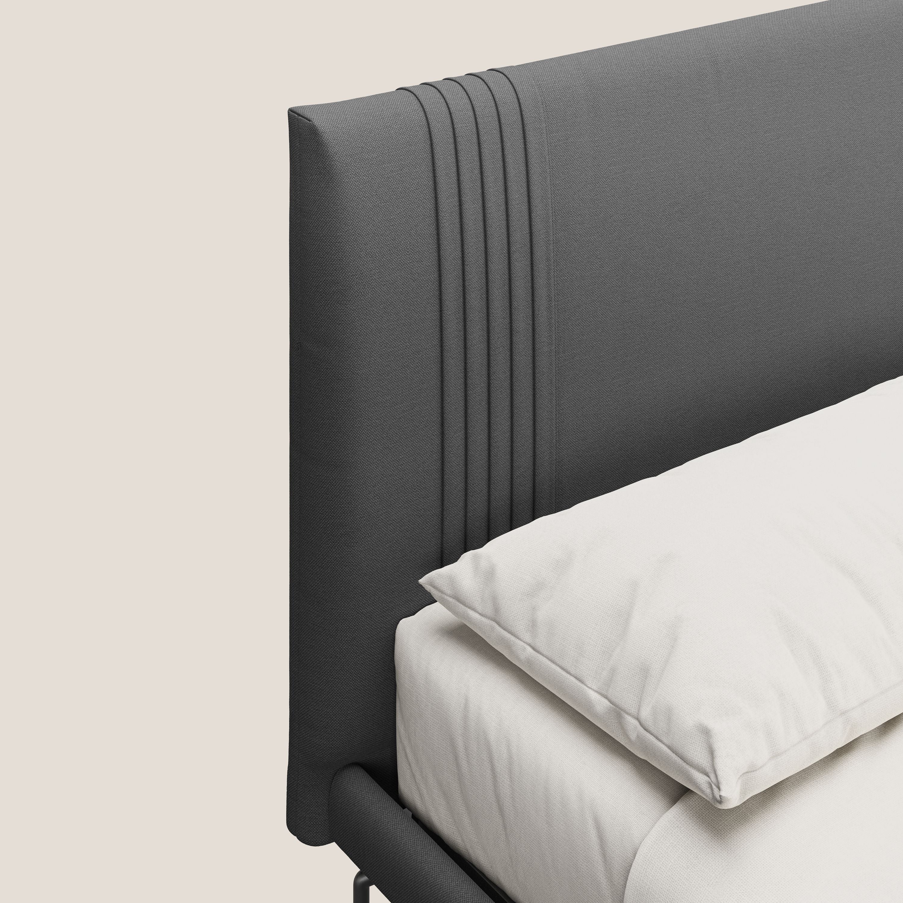 Finn letto imbottito con piedi alti in metallo in tessuto smacchiabile T05 antracite - divani.store