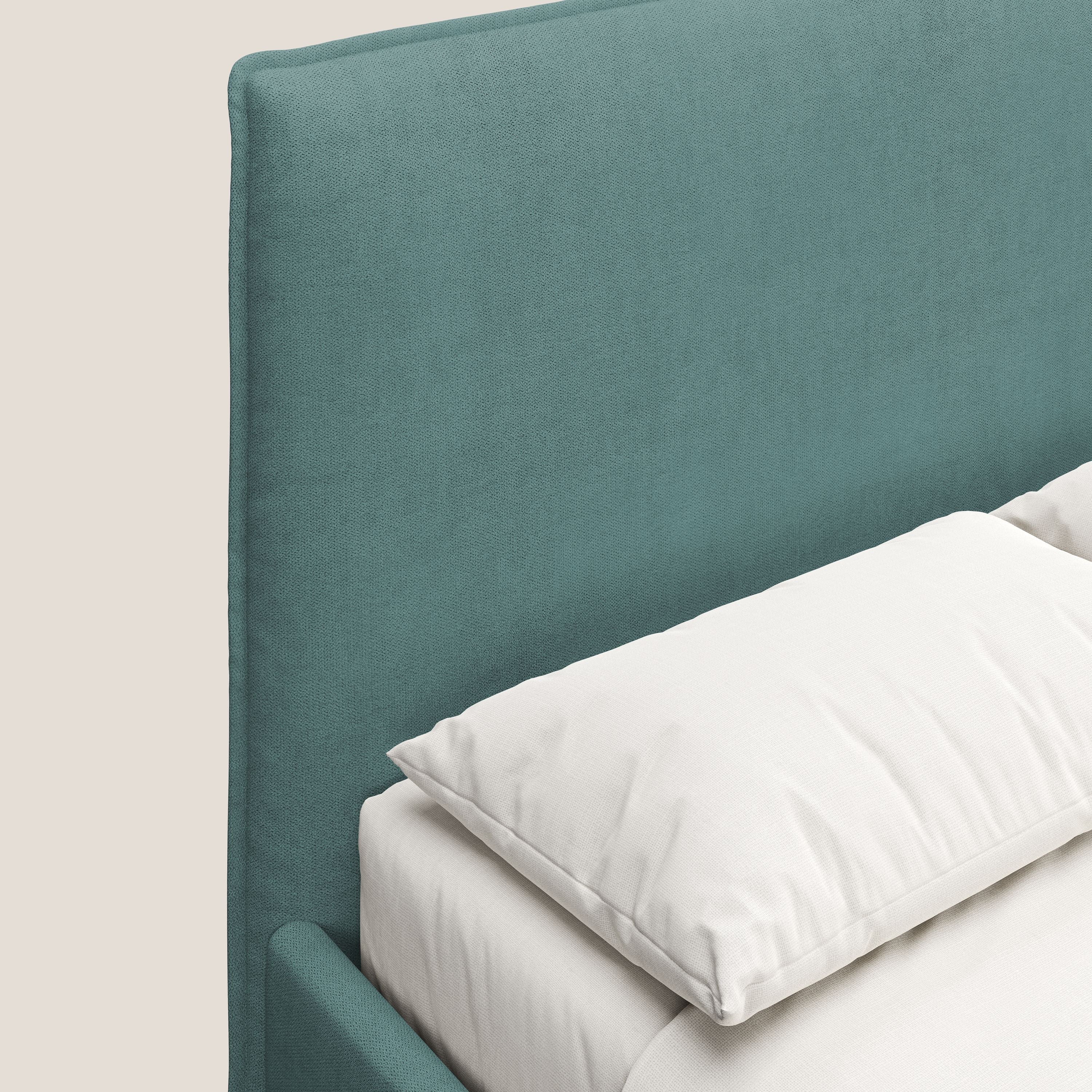 Iris letto imbottito con piedini neri sfoderabile in tessuto impermeabile T02 petrolio - divani.store