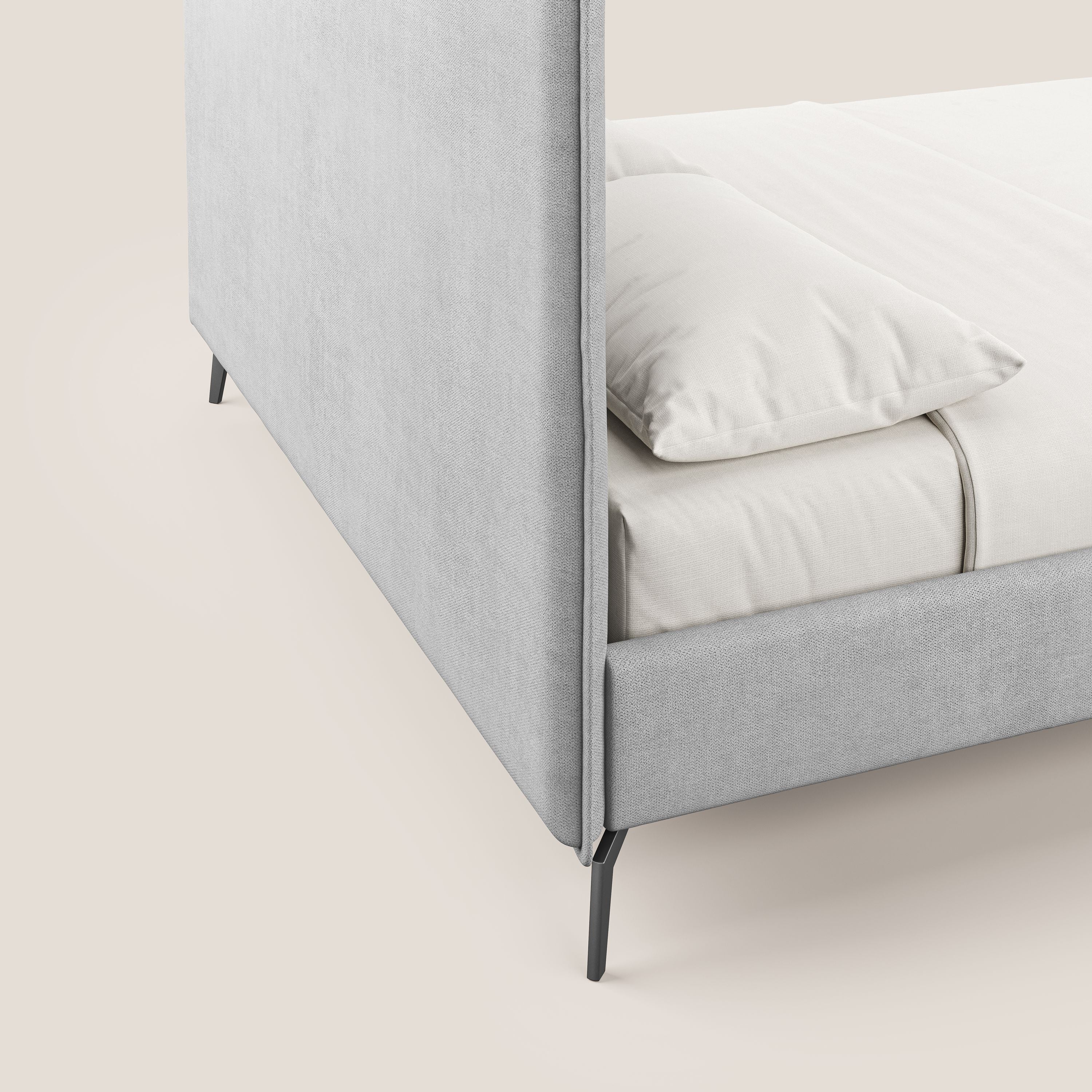 Iris letto imbottito con piedini neri sfoderabile in tessuto impermeabile T02 grigio chiaro - divani.store