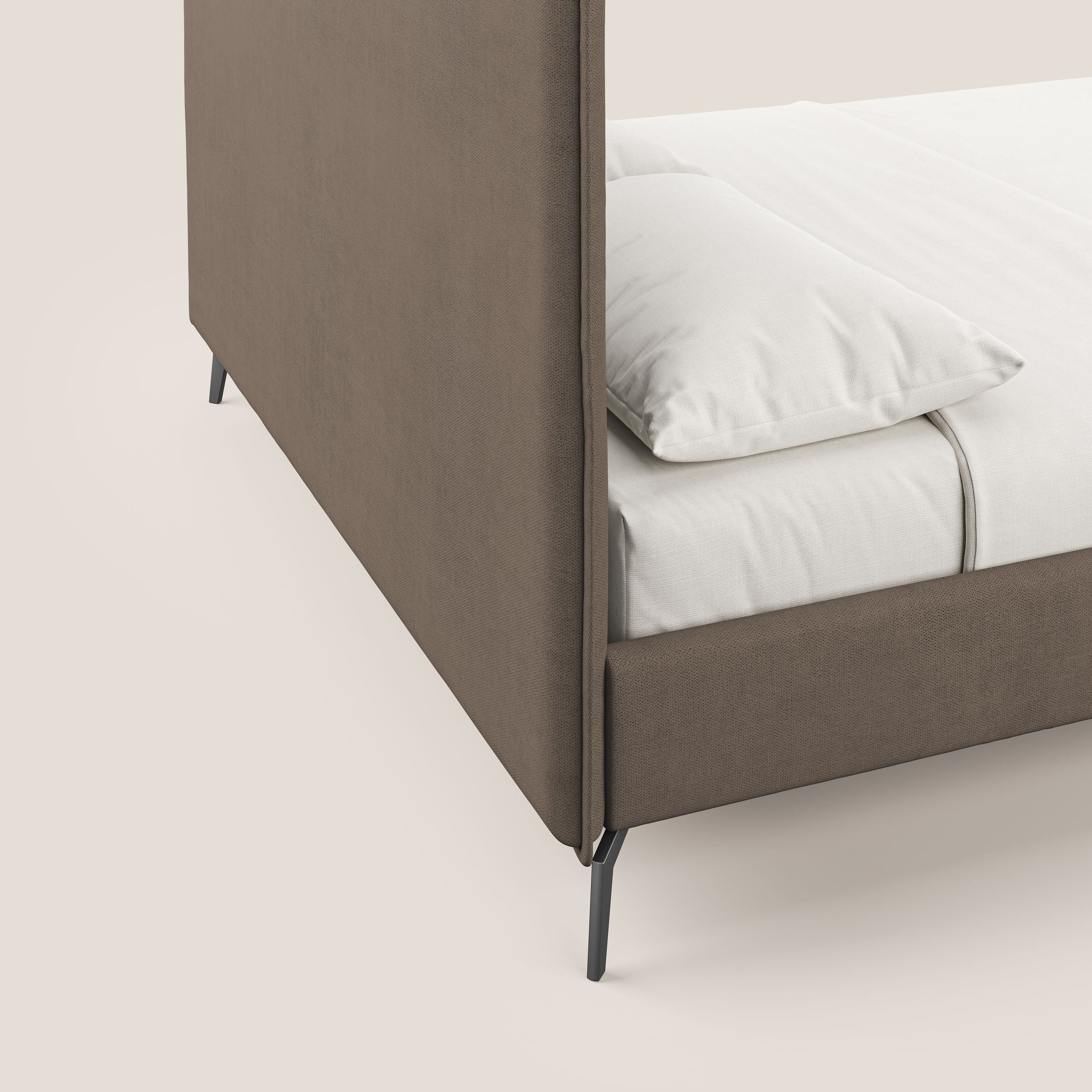 Iris letto imbottito con piedini neri sfoderabile in tessuto impermeabile T02 marrone - divani.store