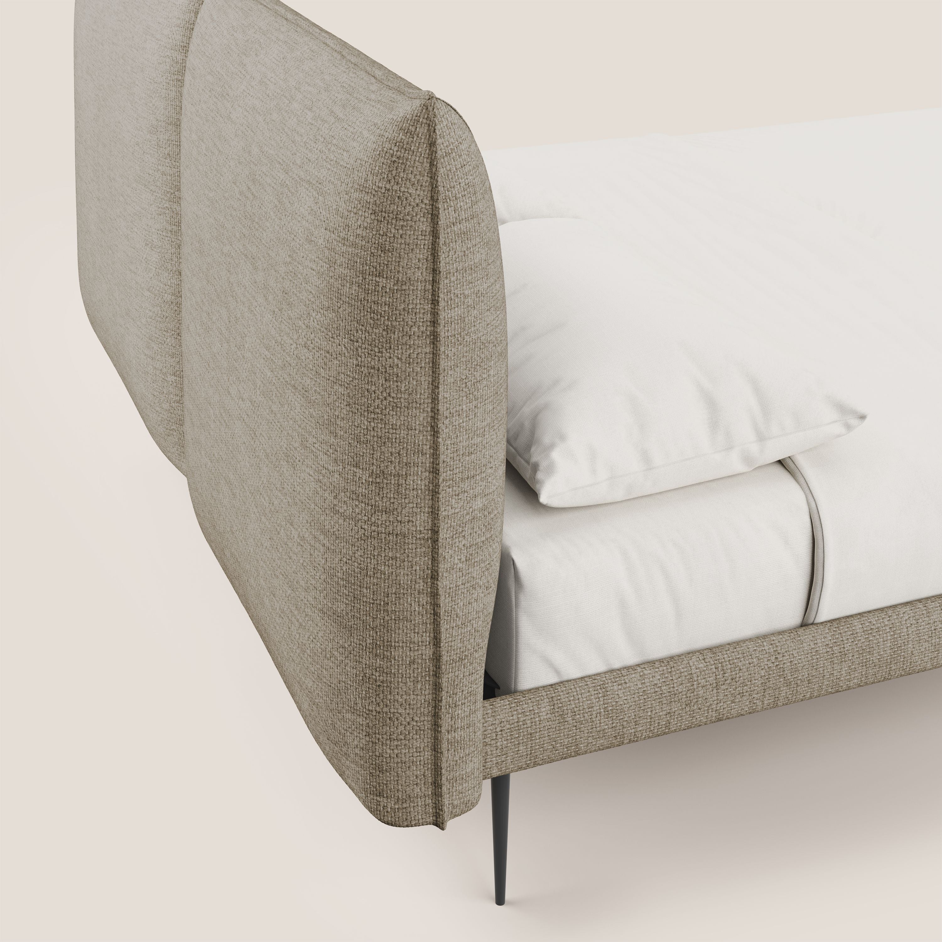 Jolie letto a doppio pannello con piedi alti in metallo in tessuto smacchiabile T18 beige - divani.store