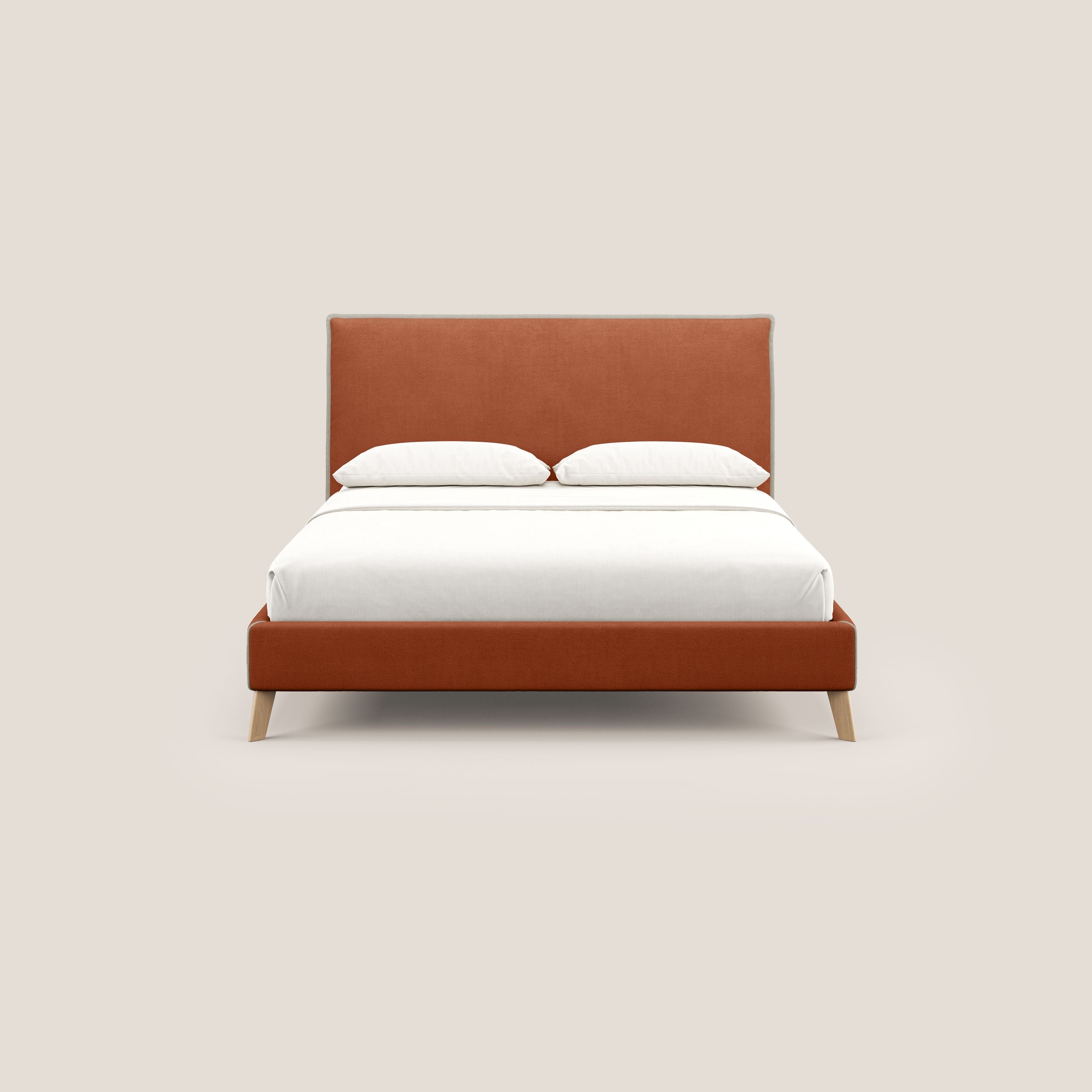 Leila letto imbottito con piedini legno in tessuto smacchiabile T17 arancio - panna - divani.store