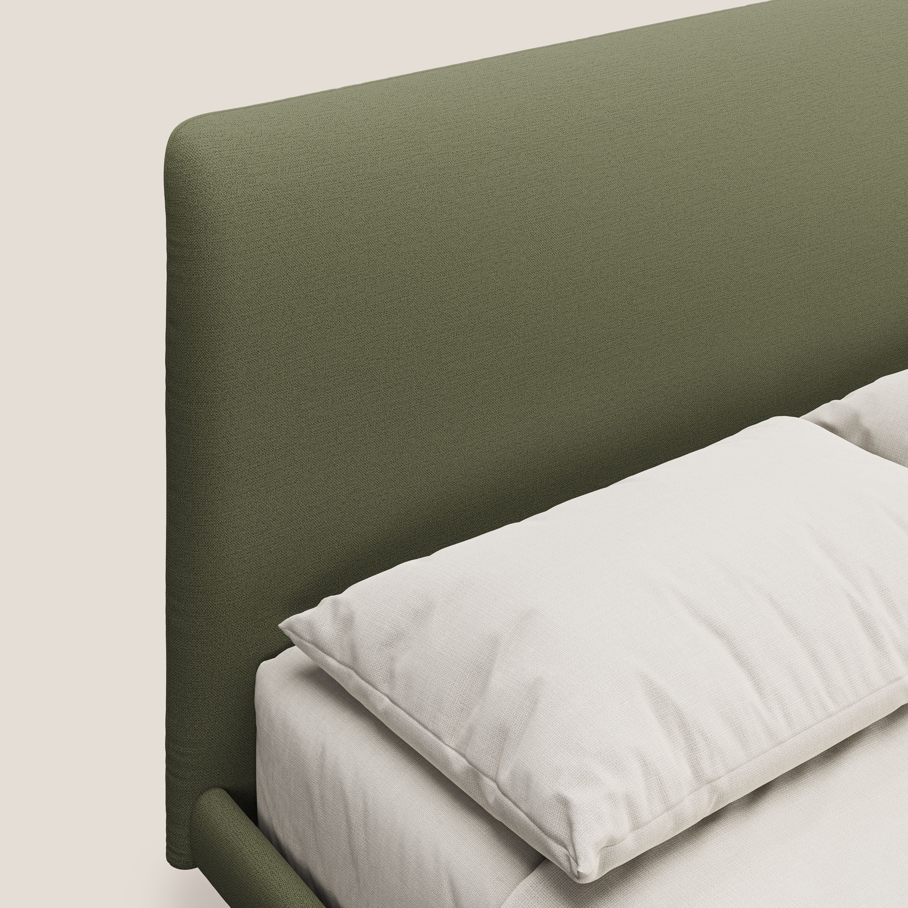 Noel letto minimal scandinavo con piedi in mogano e tessuto fiammato impermeabile T19 verde - divani.store