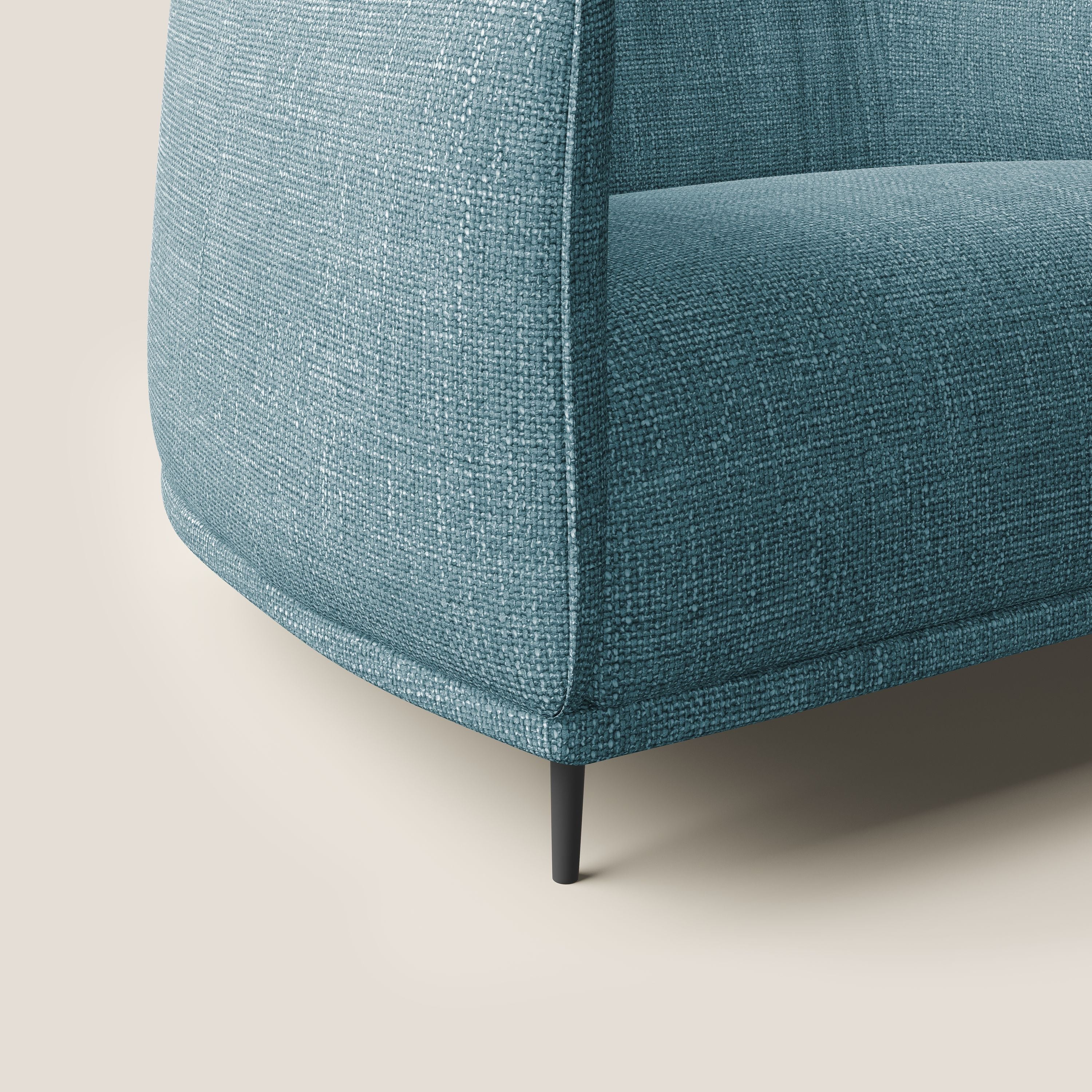 Zelda Poltroncina dal design moderno in morbido tessuto impermeabile T06 azzurro - divani.store