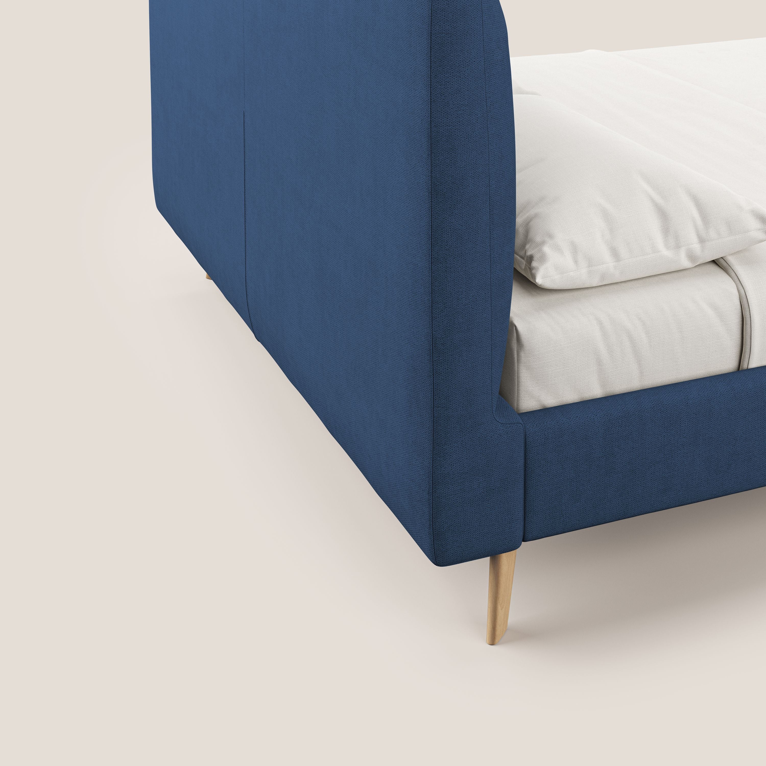 Selene letto imbottito con piedini naturali sfoderabile in tessuto impermeabile T02 blu - divani.store