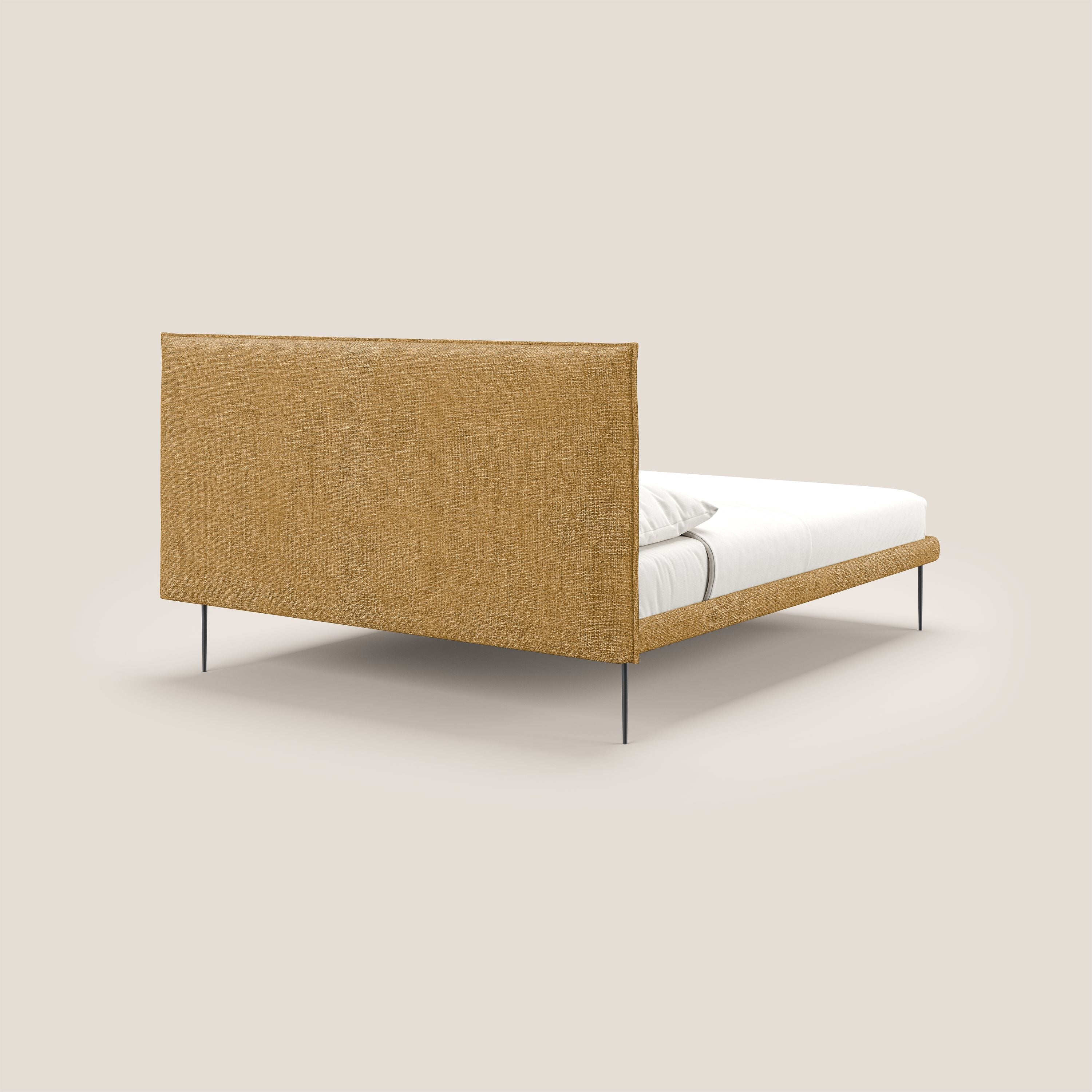 Theo letto imbottito moderno sfoderabile con piedi alti in metallo in tessuto impermeabile T10 giallo - divani.store