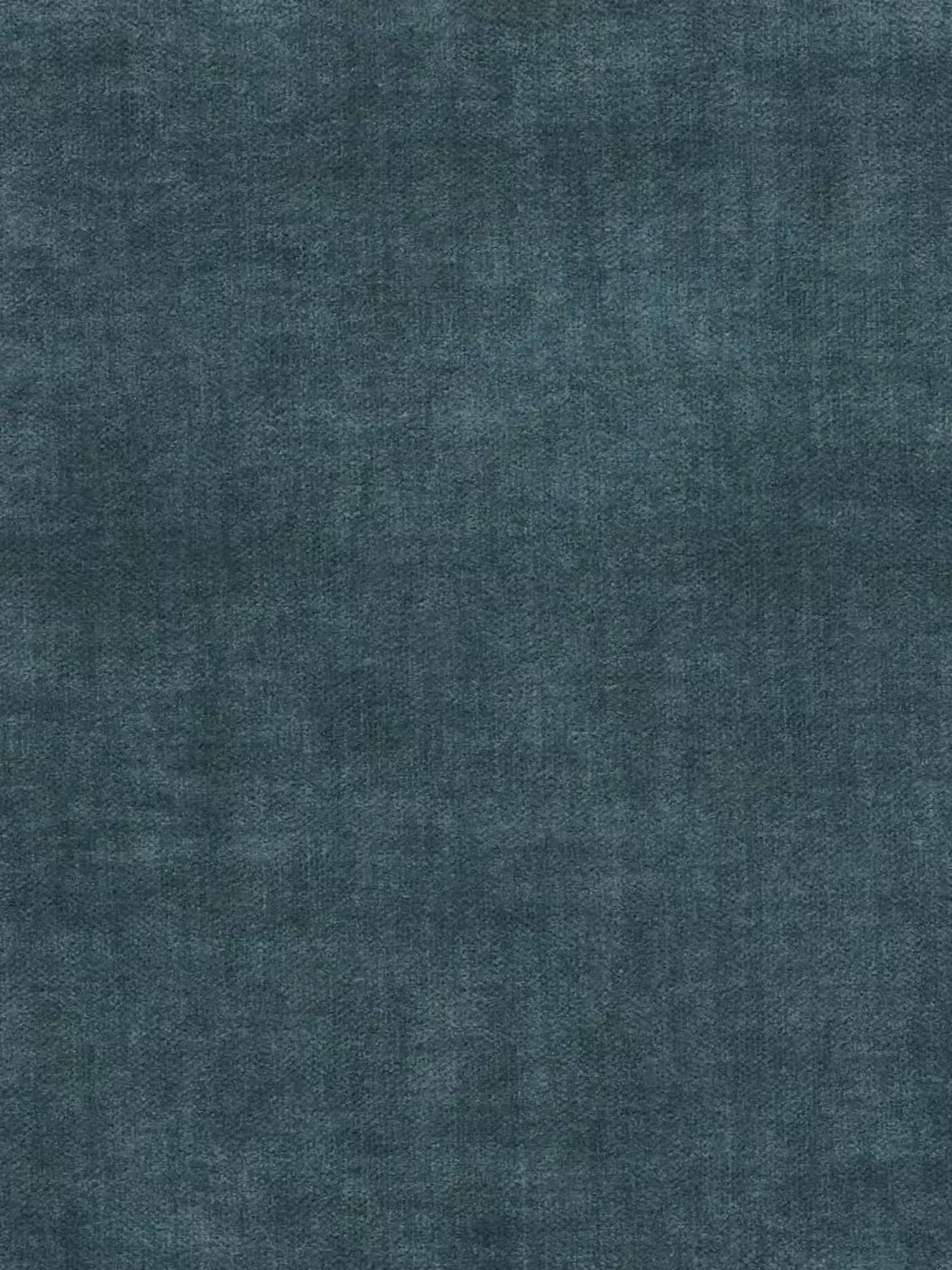 Un primo piano del morbido tessuto Smacchiabile Oeko-Tex® dalla trama ricca, in una tenue tonalità di verde acqua, utilizzato per il divano angolare reversibile con letto estraibile e pouf contenitore “Titano” di Divani.Store. La superficie appare leggermente sfocata, con sottili variazioni di tonalità che conferiscono al tessuto un aspetto soffice e accogliente. Non sono visibili motivi o disegni.