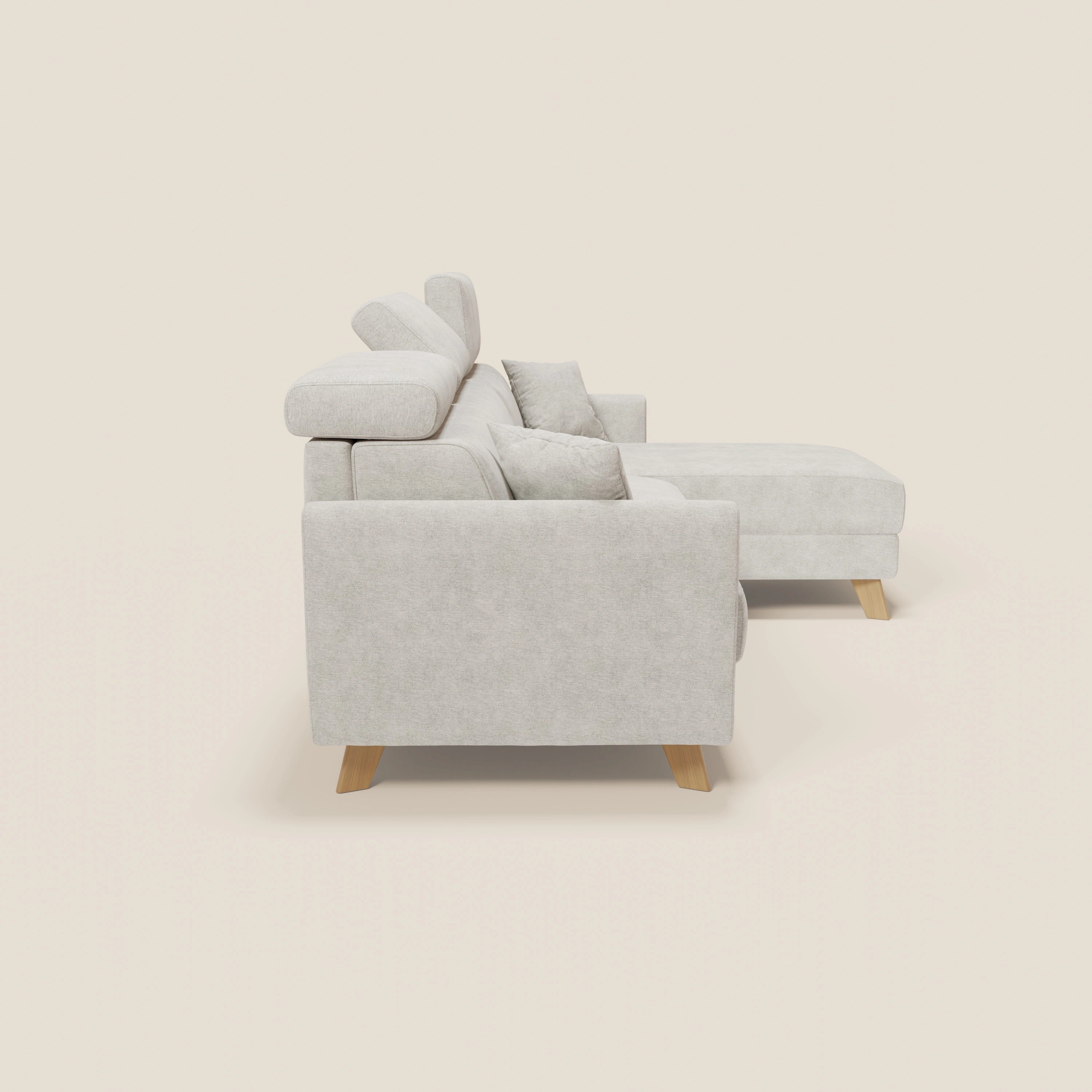 Il divano letto angolare sfoderabile Francy di Divani.Store è caratterizzato da tessuto smacchiabile T17 bianco, poggiatesta reclinabili, penisola contenitore e due cuscini coordinati, perfetti per un look moderno in stile nordico.