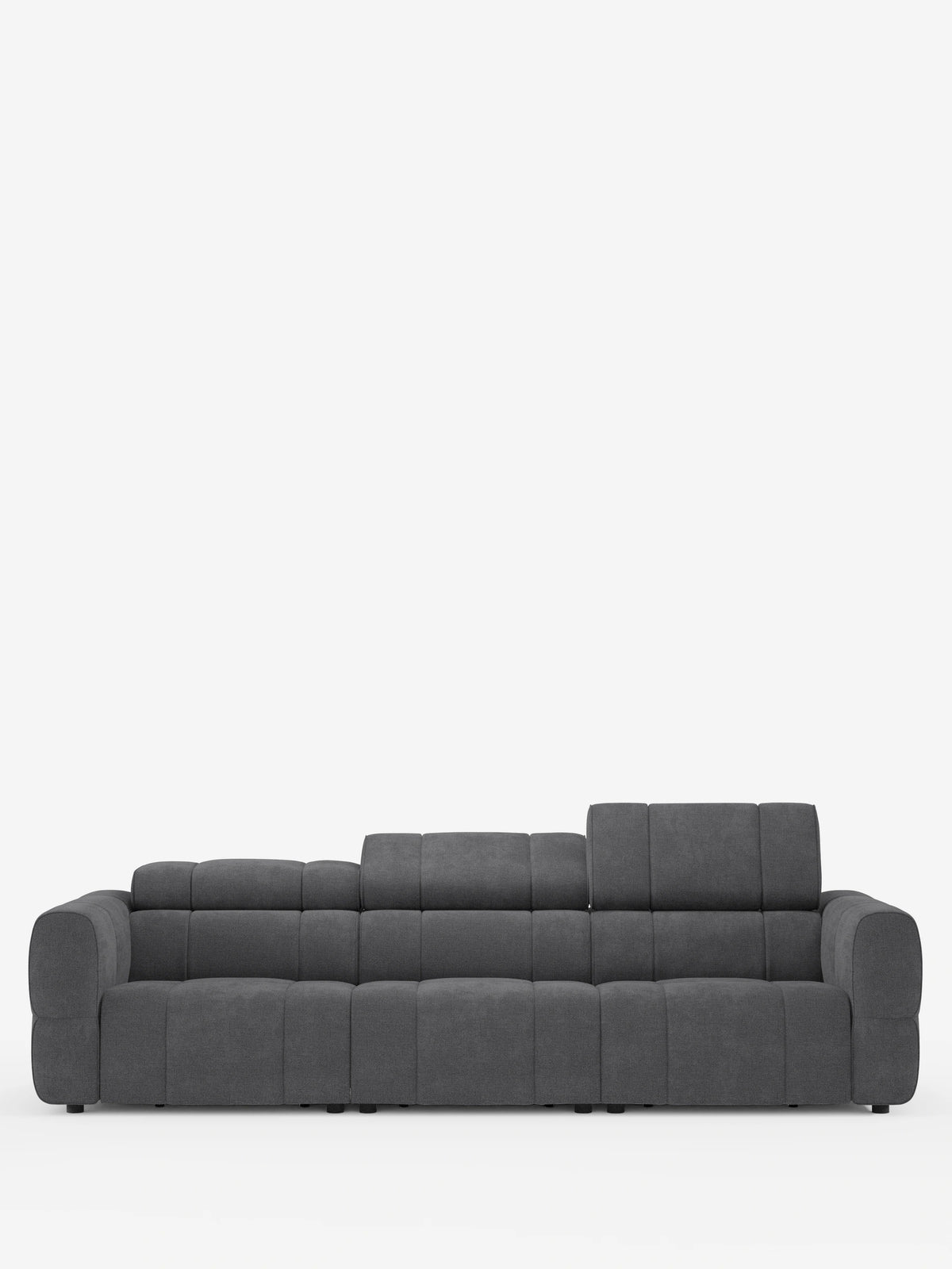 Un divano modulare Giotto grigio scuro a 4 posti con poggiatesta reclinabili e funzione relax elettrica opzionale, rivestito in tessuto smacchiabile T23 su sfondo bianco, caratterizzato da una struttura segmentata in stile contemporaneo con schienali bassi e un poggiatesta rialzato.