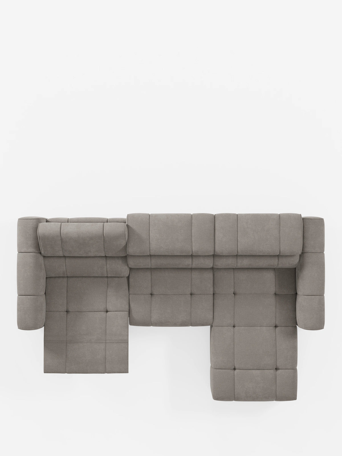 Vista dall'alto di un divano angolare modulare Giotto color taupe chiaro a 5 posti, lungo 296 cm, con penisola e funzione relax elettrica opzionale, rivestito in tessuto antimacchia T23; il modello presenta una sezione a L trapuntata con lato sinistro allungato e una chaise longue sul lato destro.