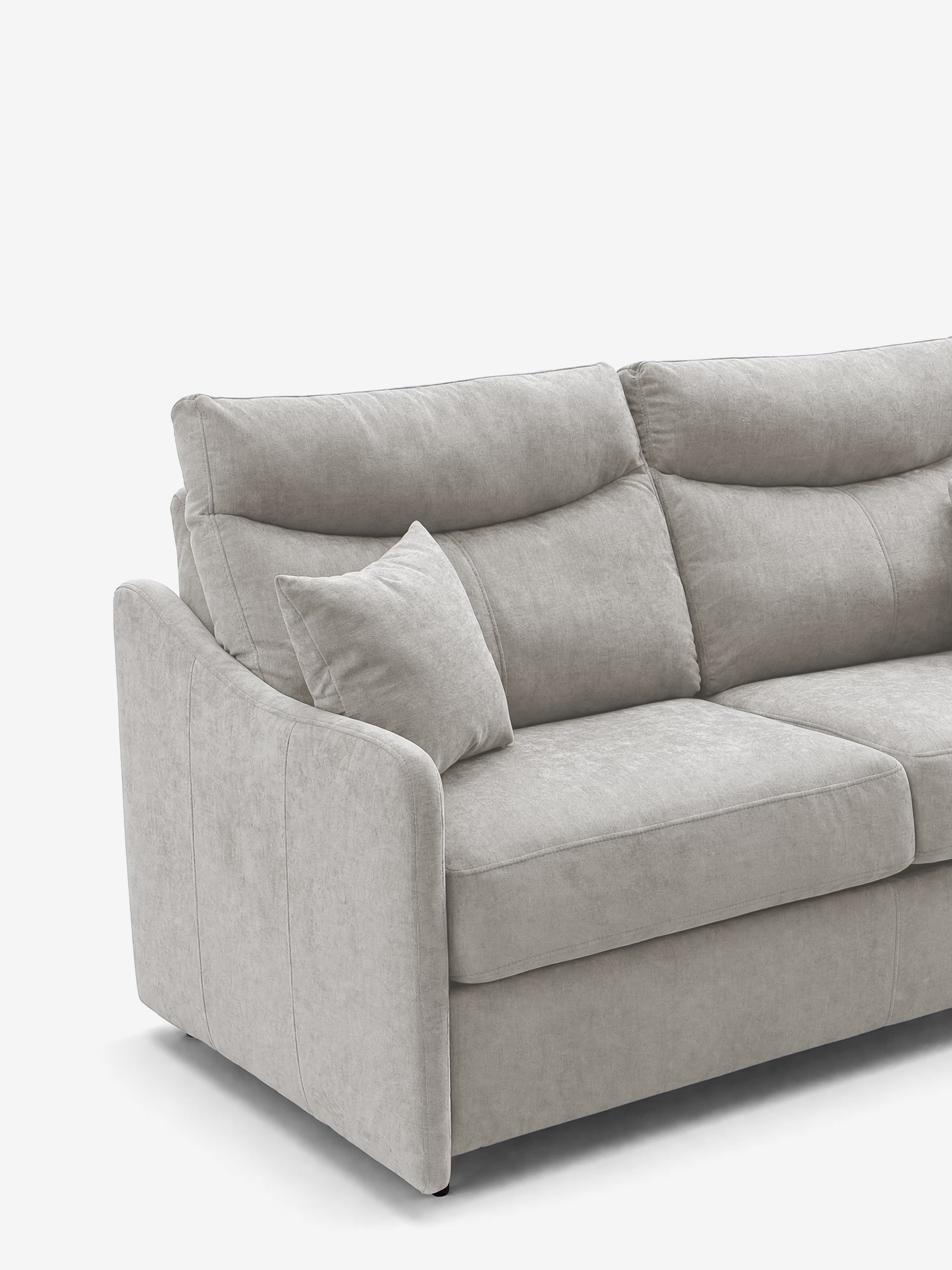 Vi presentiamo il divano letto a 3 posti Lodovico di Divani.Store, un moderno divano letto grigio chiaro caratterizzato da morbidi cuscini e da un cuscino decorativo abbinato. Rivestito in tessuto facile da pulire e certificato Oeko-Tex, questo elegante divano presenta cuciture a vista e un bracciolo sinistro leggermente ricurvo. Dotato di un materasso alto 20 cm, è la scelta ideale per un soggiorno elegante. Il divano è esposto su uno sfondo bianco a tinta unita.
