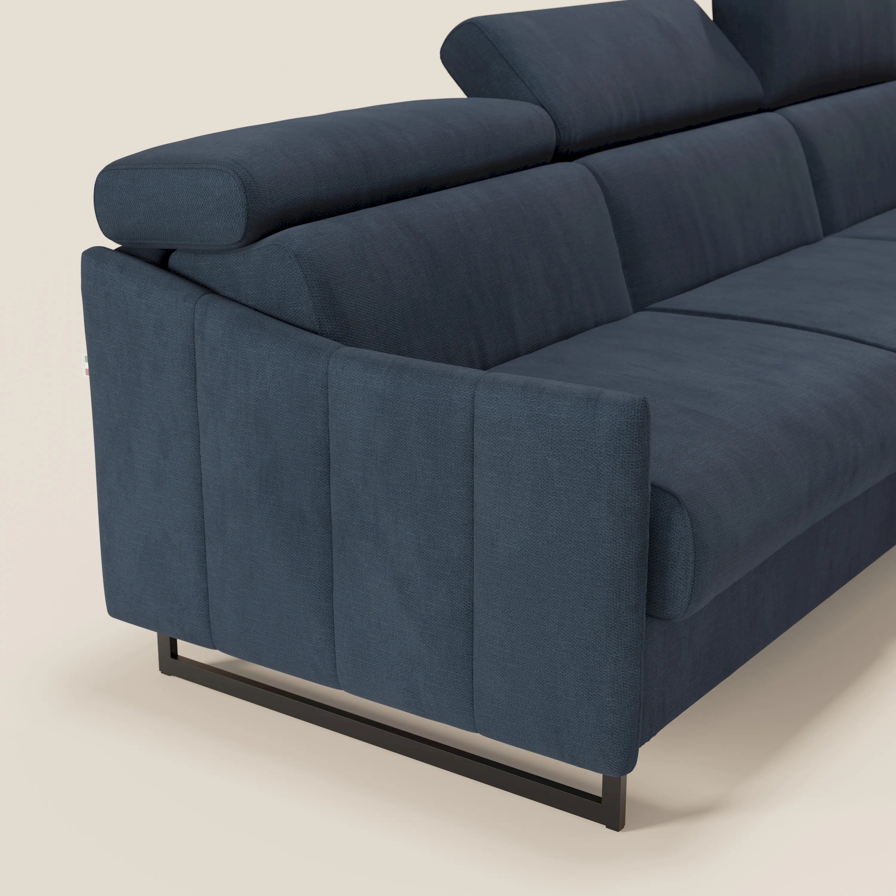 Loto Divano Letto Angolare con Penisola contenitore, Poggiatesta, Materasso Alto H18 in morbido tessuto impermeabile T14 - divani.store