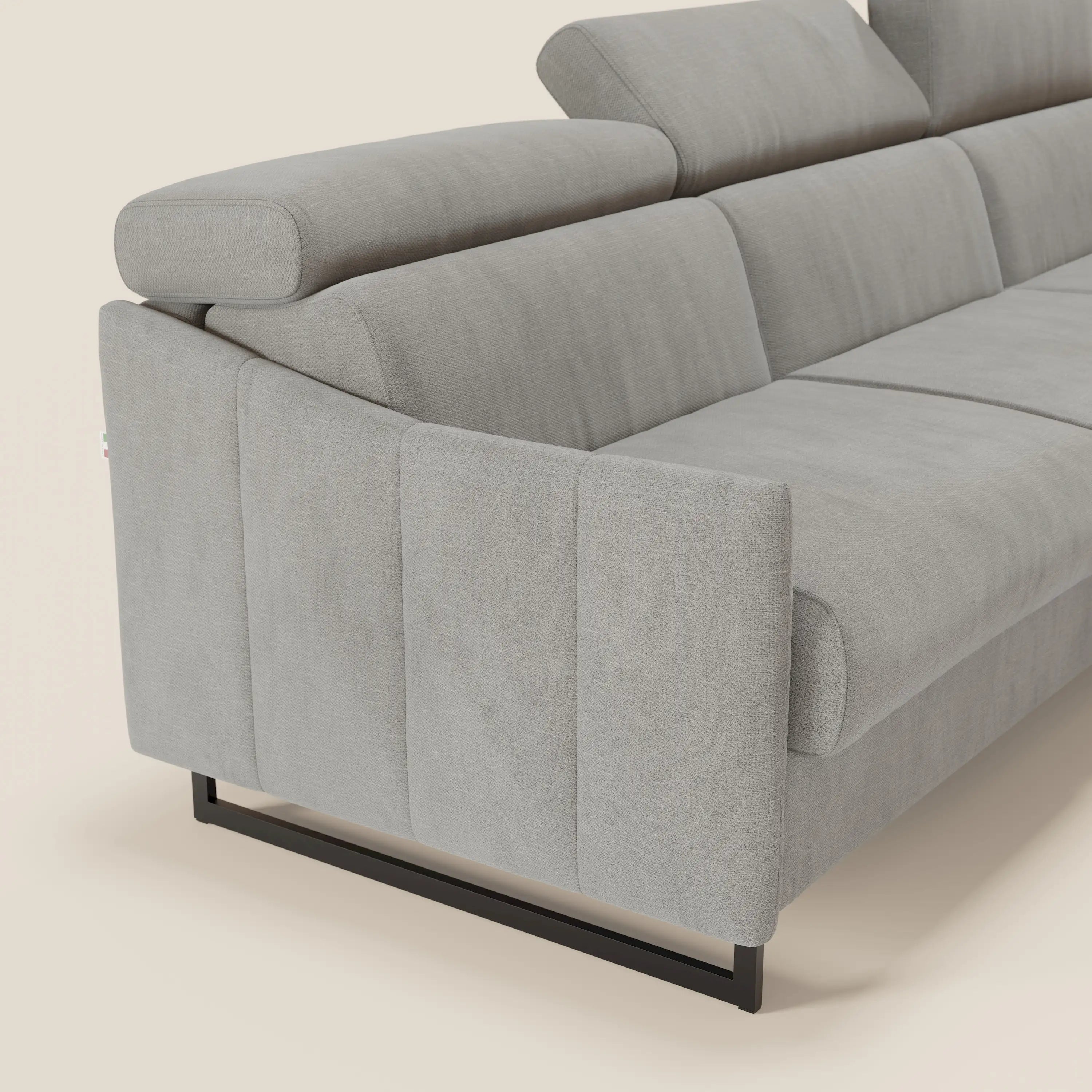 Loto Divano Letto Angolare con Penisola contenitore, Poggiatesta, Materasso Alto H18 in morbido tessuto impermeabile T14 - divani.store