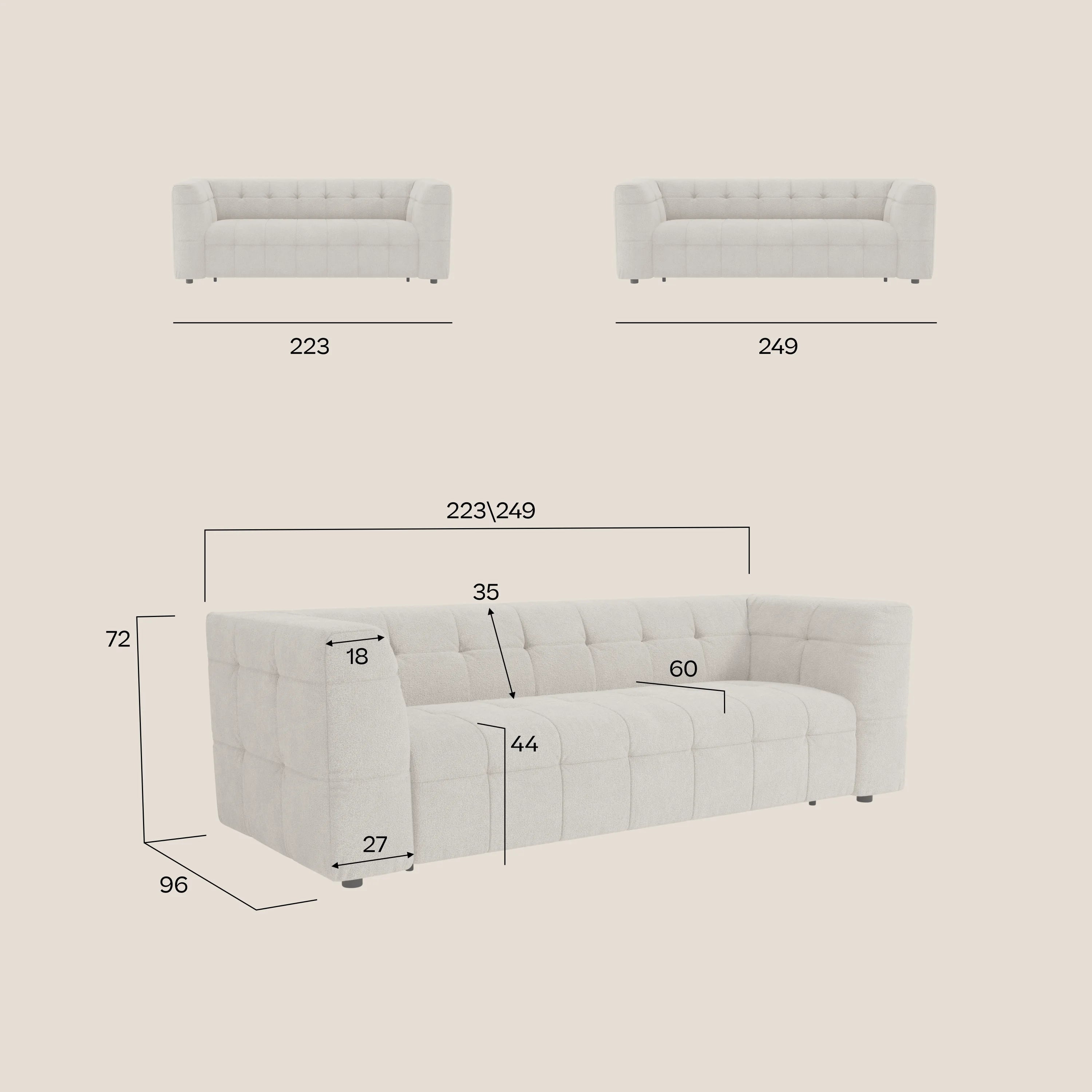 Il divano componibile a 3 posti Mosaico di Divani.Store in bouclé antimacchia T21 è caratterizzato da un design capitonné beige chiaro. Dimensioni: larghezza 223/249 cm, altezza 72 cm, profondità 96 cm; altezza braccioli 60 cm, profondità seduta interna 60 cm, altezza seduta 44 cm.