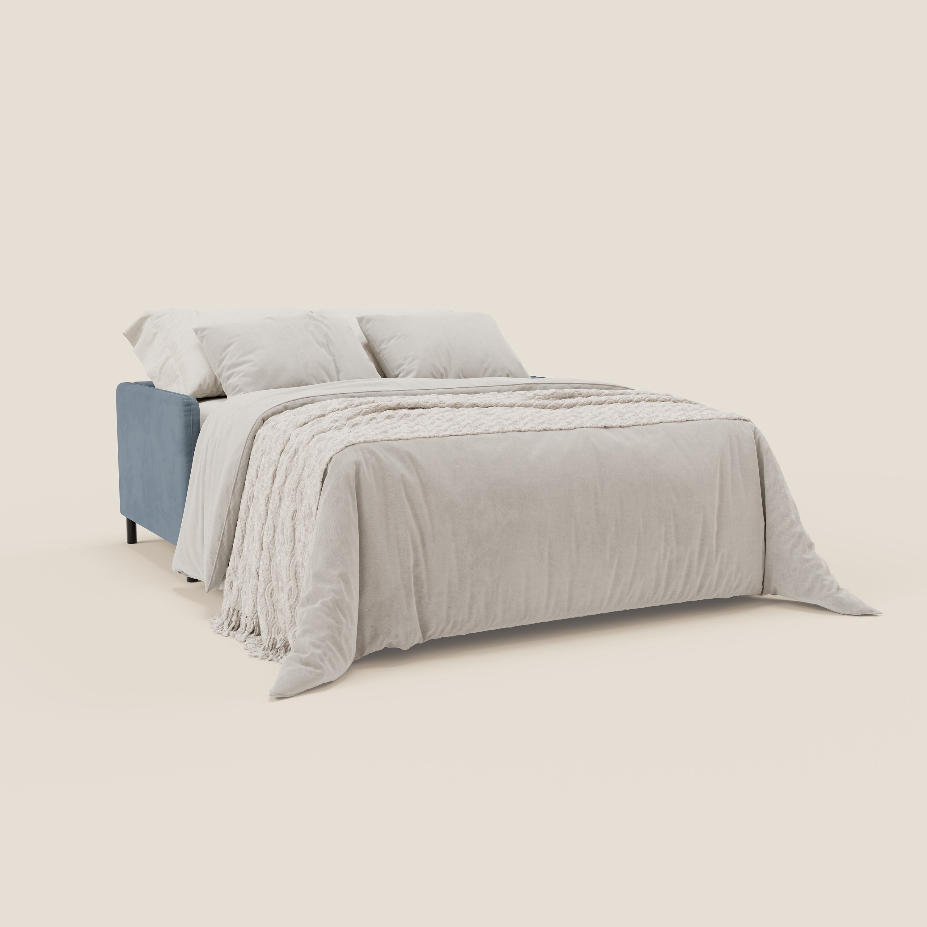 Il divano letto Narciso di Divani.Store è caratterizzato da materasso H18 cm, struttura in microfibra antimacchia e rivestimento bicolore impermeabile T06 carta da zucchero-ghiaccio. La biancheria da letto color panna e il copriletto strutturato aggiungono intimità, il tutto su uno sfondo beige chiaro.
