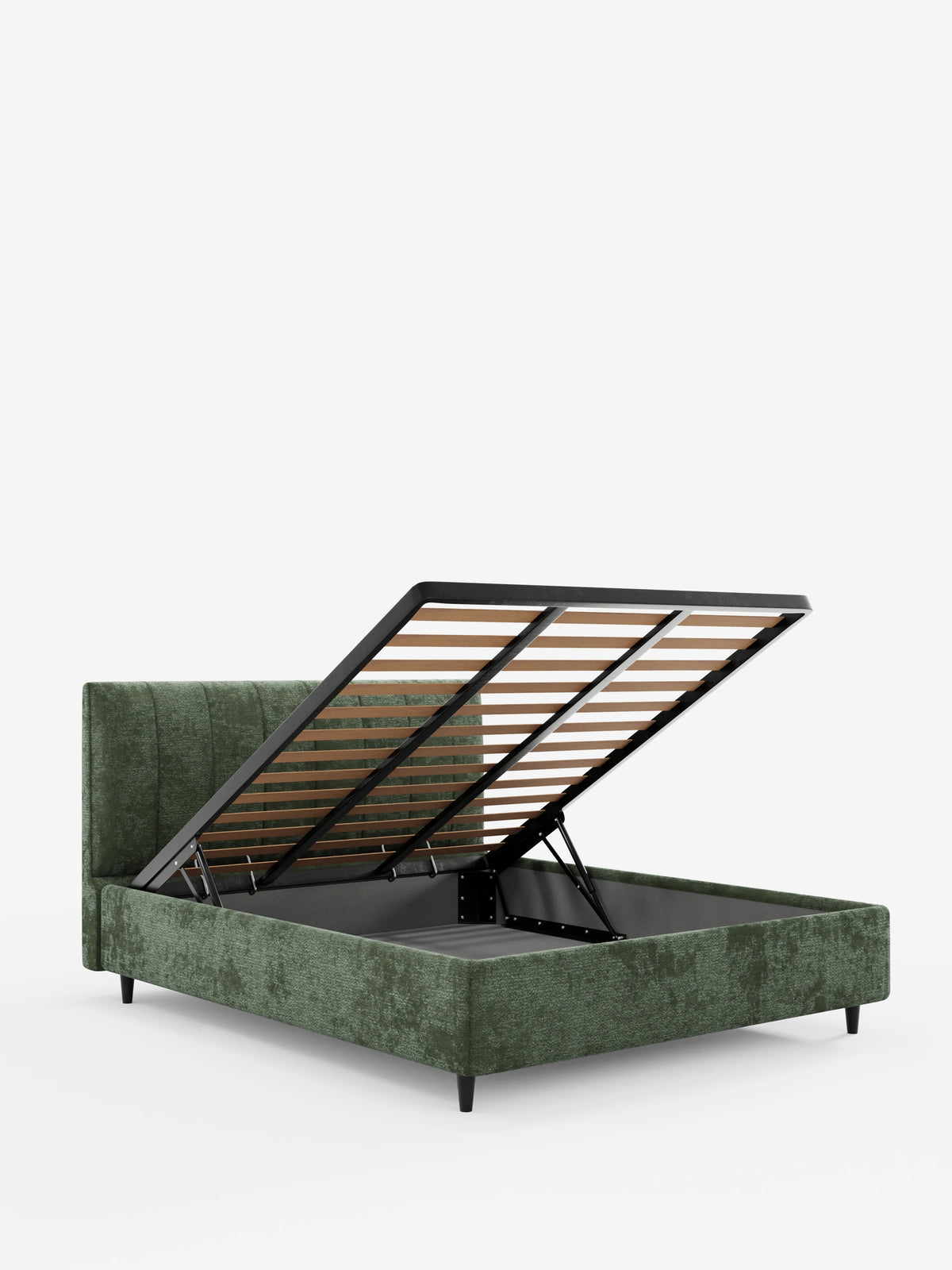 Un letto imbottito ONYX color verde salvia con vano contenitore e testiera verticale in tessuto certificato Oeko-Tex®, con testiera a canalini verticali, raffigurato con la struttura del materasso aperta per mostrare le doghe del vano contenitore e le gambe corte, scure e affusolate.