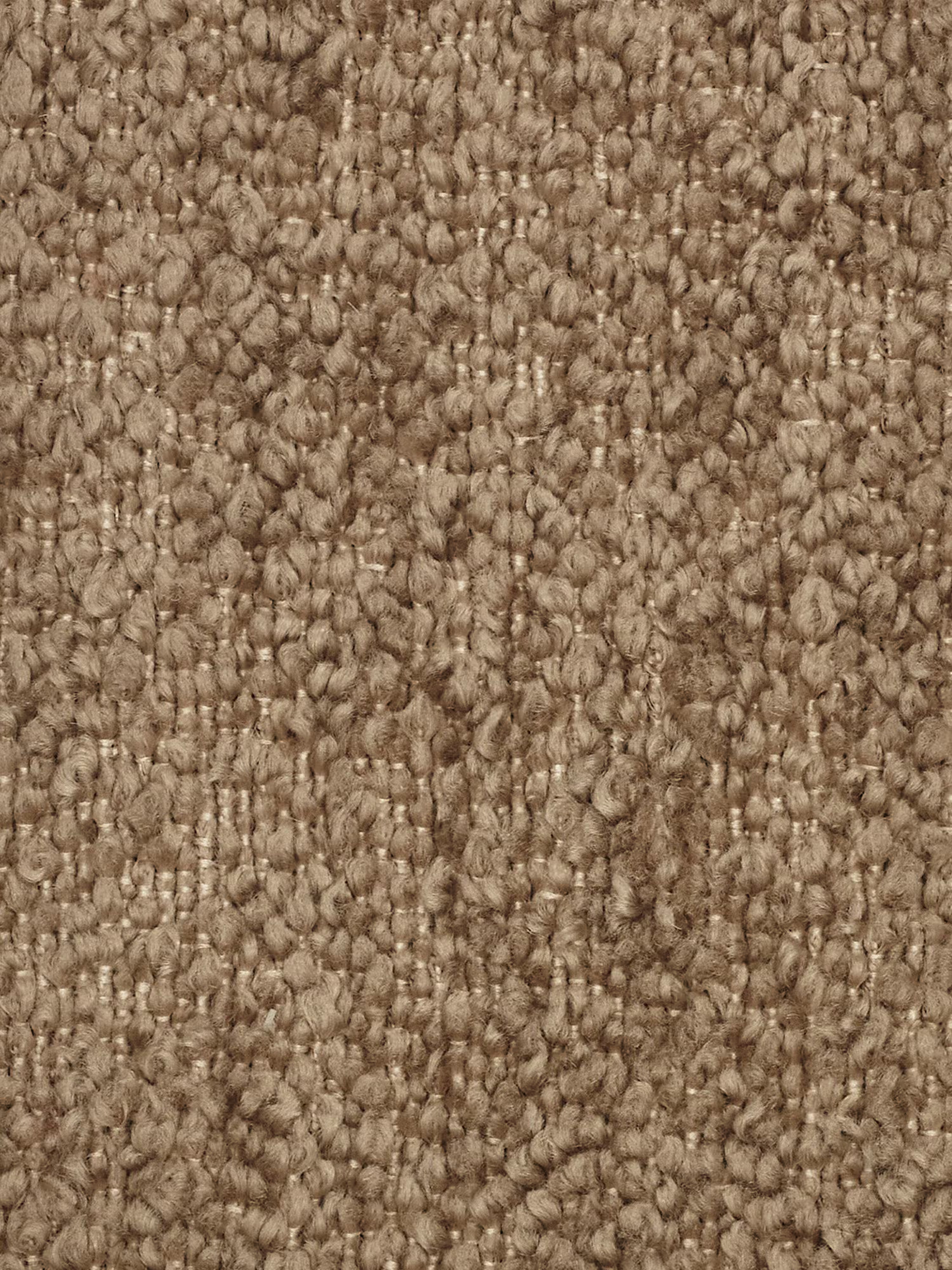 Primo piano della poltrona “Mosaic” da 77 cm in bouclé di Divani.Store, caratterizzata da un tessuto a pelo riccio a trama fitta che ricorda il lussuoso tessuto bouclé. Il rivestimento crea una superficie morbida e strutturata, caratterizzata da delicate variazioni cromatiche e da un motivo uniforme, che esalta il design resistente e confortevole ispirato all’artigianato italiano. Questa poltrona capitonné è realizzata in tessuto T21 smacchiabile per garantire maggiore eleganza e praticità.