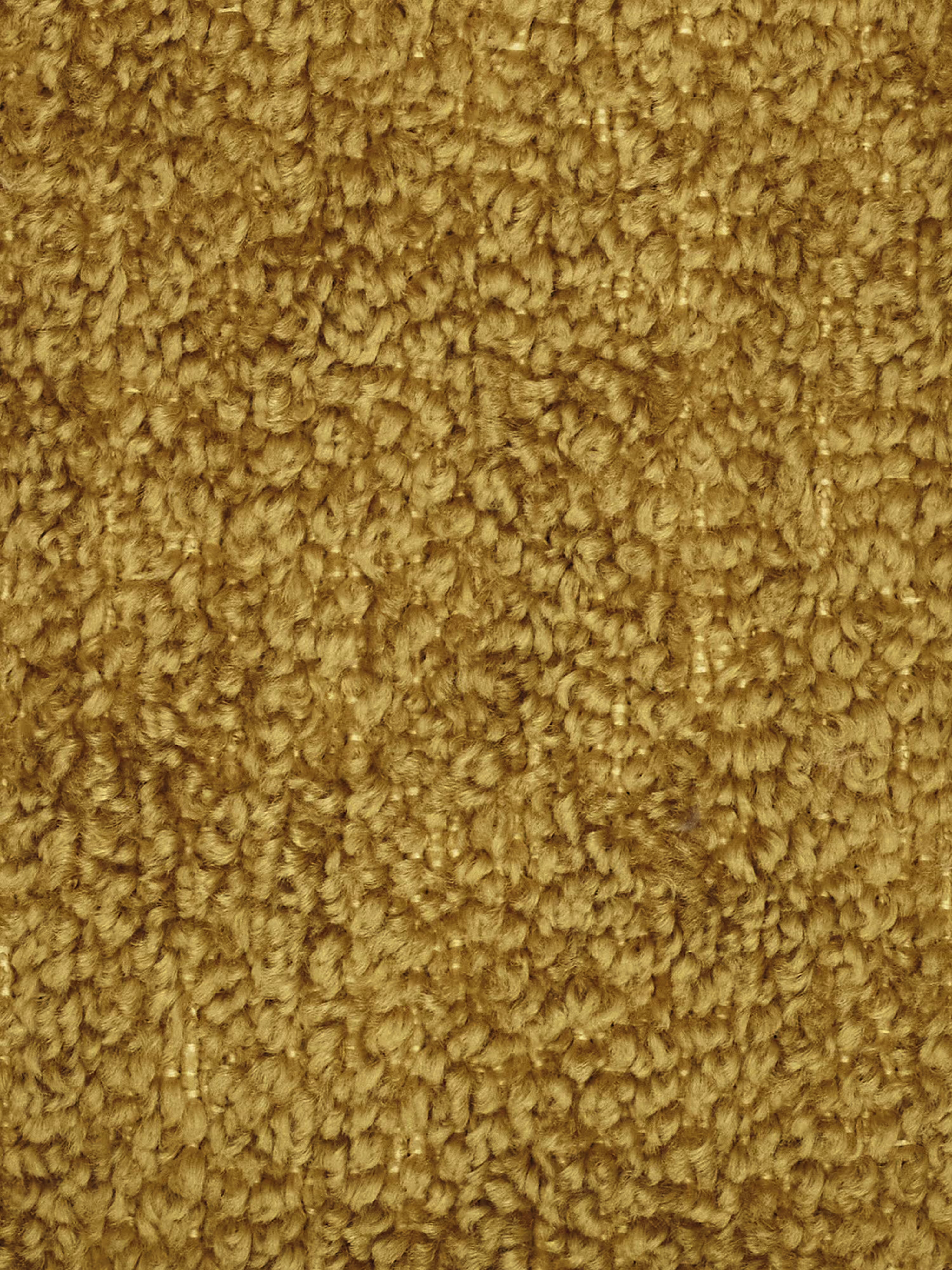 Primo piano della poltrona Modulo 77 cm in bouclé di Divani.Store, che mette in risalto il suo rivestimento marrone-dorato a trama rigata, caratterizzato da fibre capitonné a riccioli fitti. Il motivo uniforme conferisce alla superficie morbidezza e sofficità, mentre il tessuto smacchiabile T21 riflette delicatamente la luce creando eleganti giochi di luce: un tocco raffinato che si sposa perfettamente con il design contemporaneo della poltrona.
